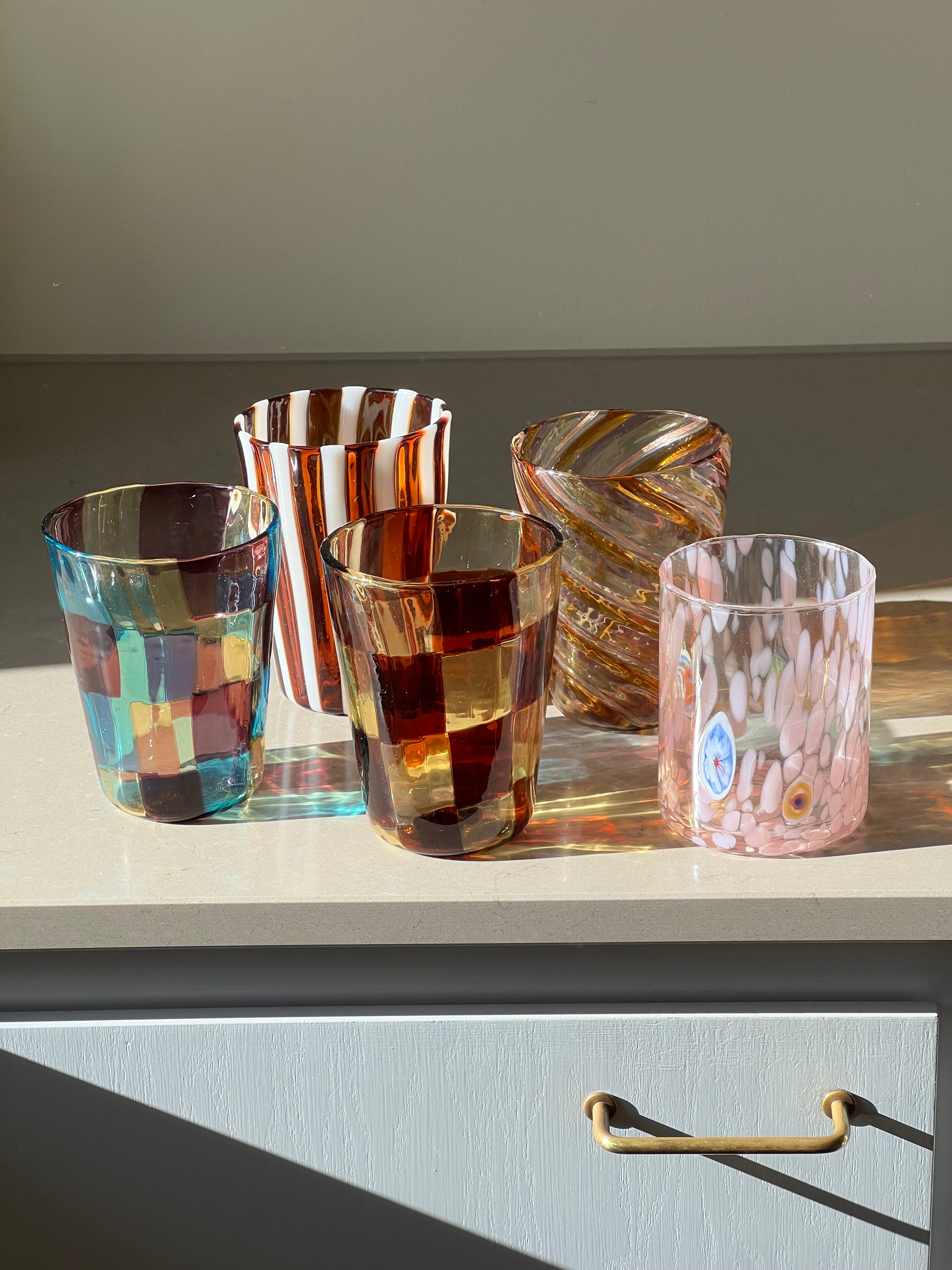 Håndblæst Murano Glas med skaktern i lysebrun/karamel og mørkebrun Murano