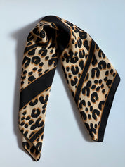 Tørklæde med Sort, Brunt og Beige Mønster | 45 x 50 cm Studio Hafnia