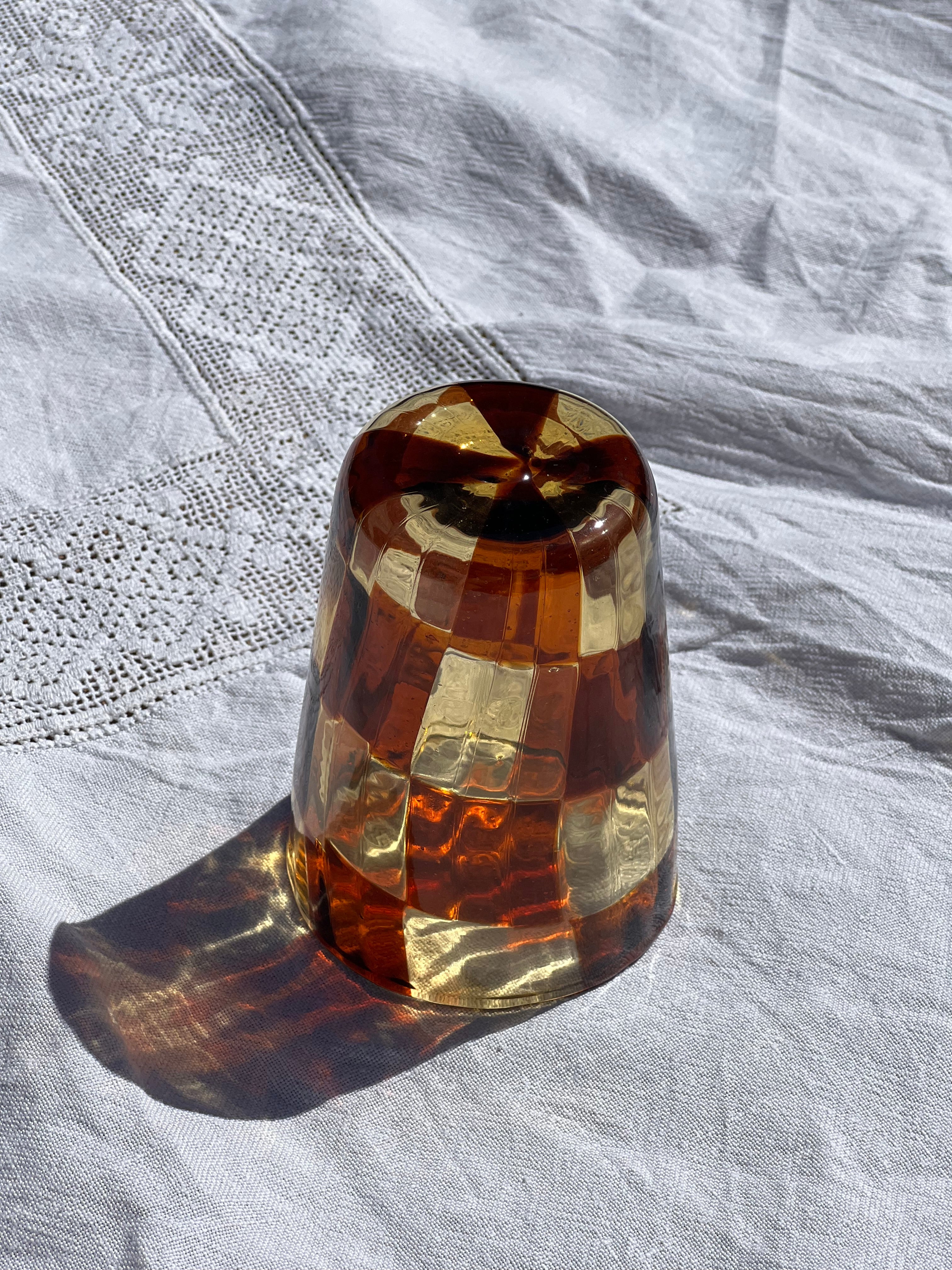 Håndblæst Murano Glas med skaktern i lysebrun/karamel og mørkebrun Murano