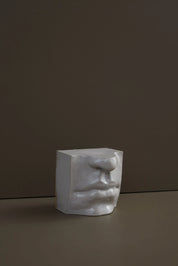 Bookend Mouth – Firkantet bogstøtte i AntiqueWhite stentøj Laoru Laoru