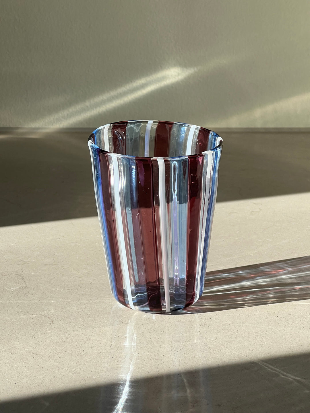Håndblæst Murano Glas med Blå, Ametyst og Hvide Striber Murano