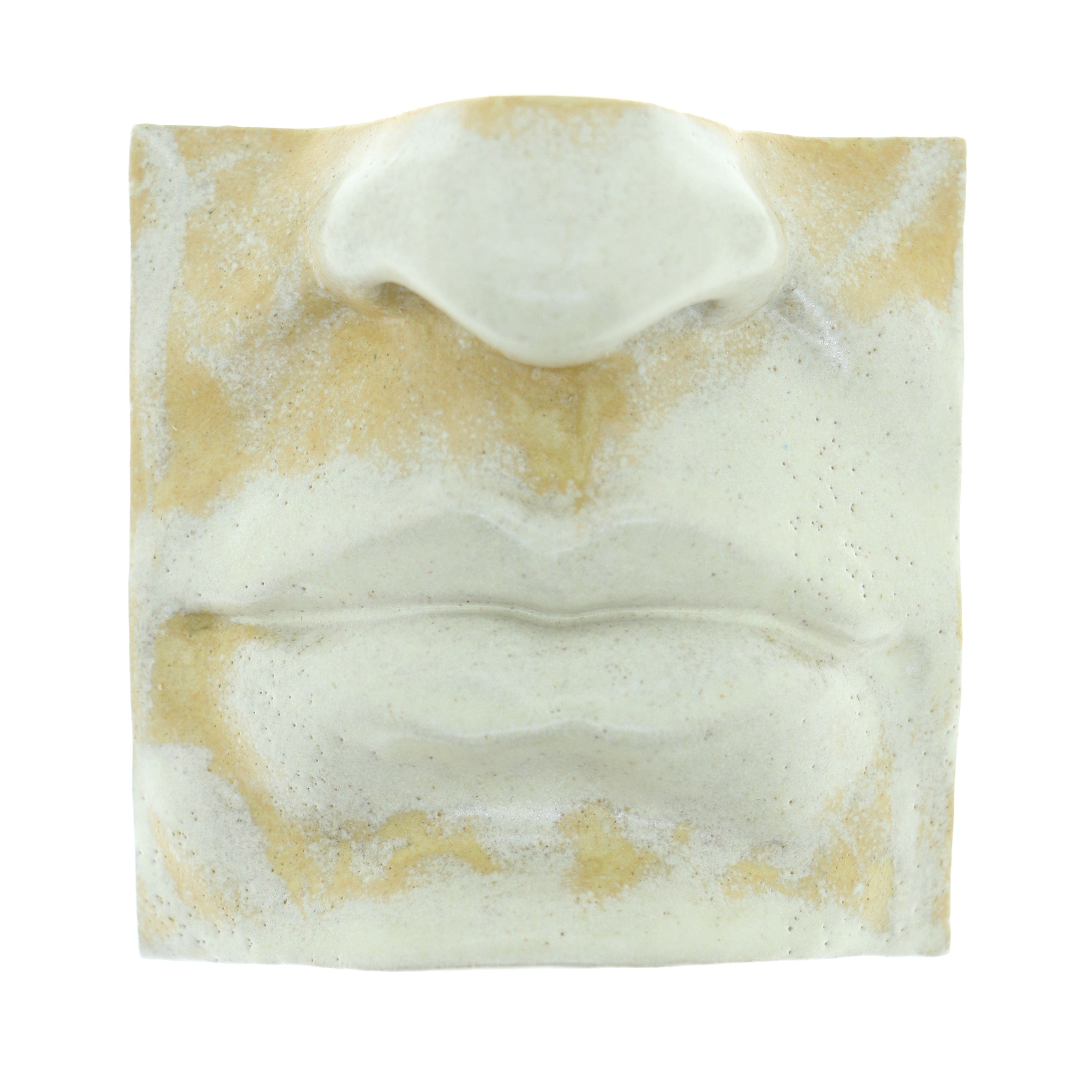 Jacob Laoru | Square Mouth (2): Firkantet mund i glaseret stentøjsler i AntiqueWhite til væggen Studio Hafnia