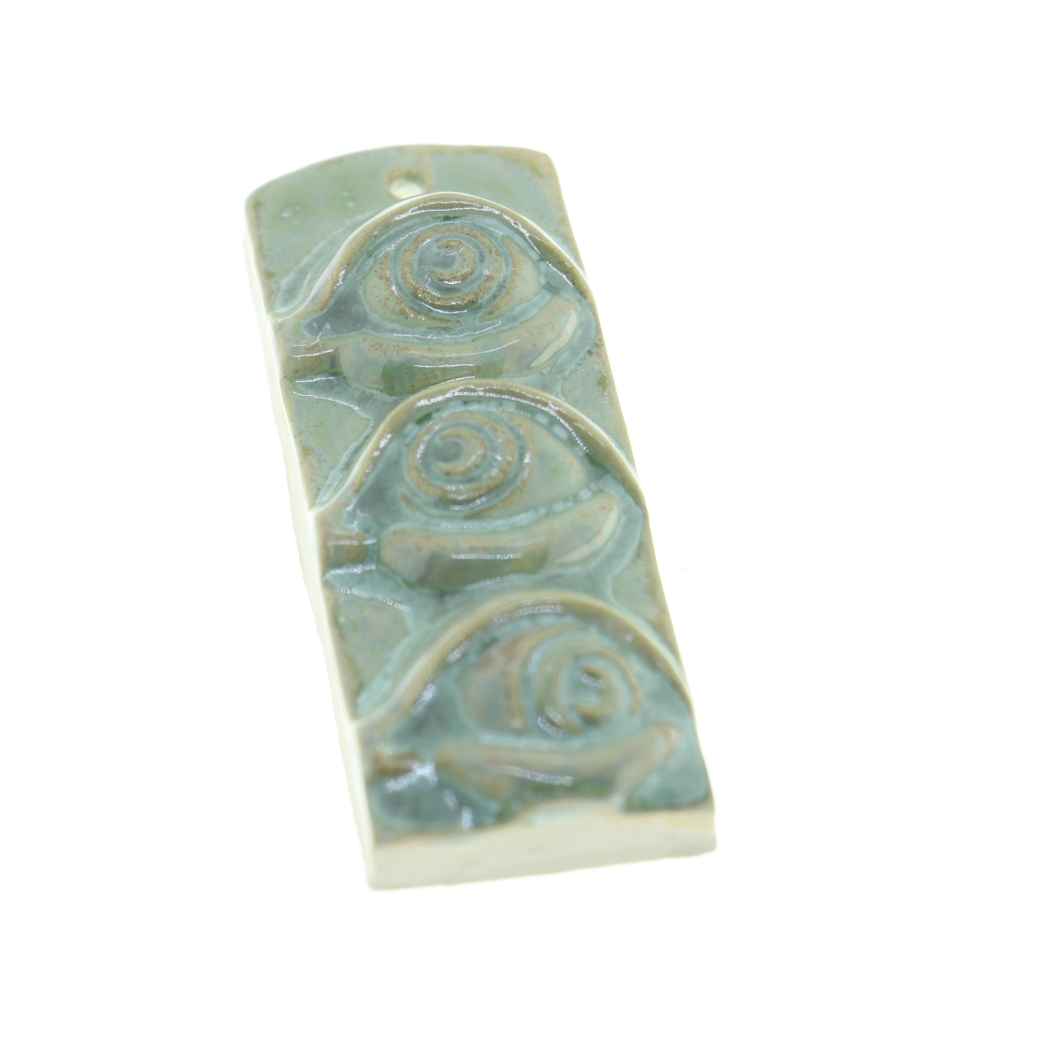 Jacob Larou | Third Eye: Skulptur med 3 øjne i glaseret stentøjsler i CopperGreen til væggen Studio Hafnia