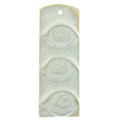 Jacob Larou | Third Eye: Skulptur med 3 øjne i glaseret stentøjsler i AntiqueWhite til væggen Studio Hafnia