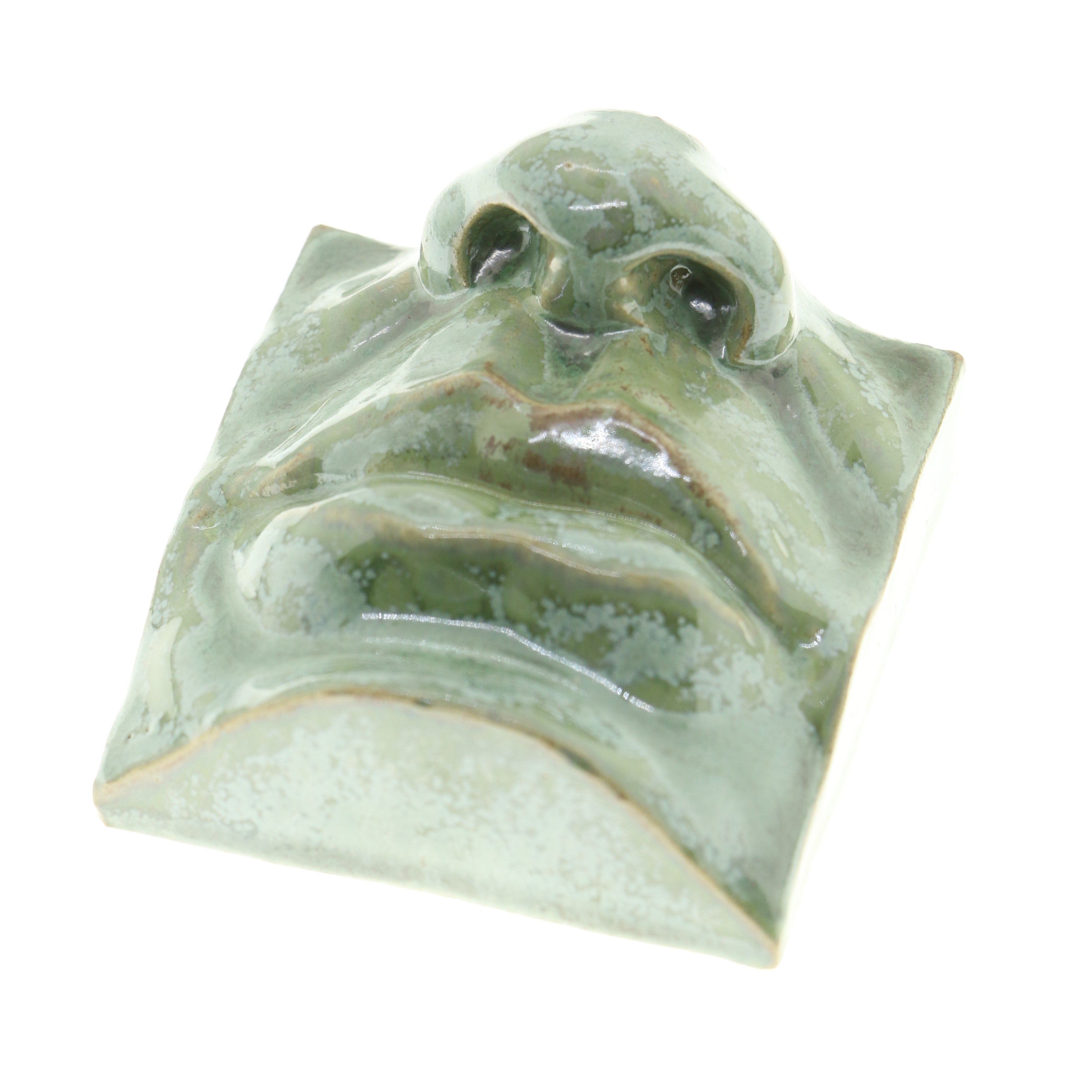 Jacob Laoru | Square Mouth (2): Firkantet mund i glaseret stentøjsler i CopperGreen til væggen Studio Hafnia