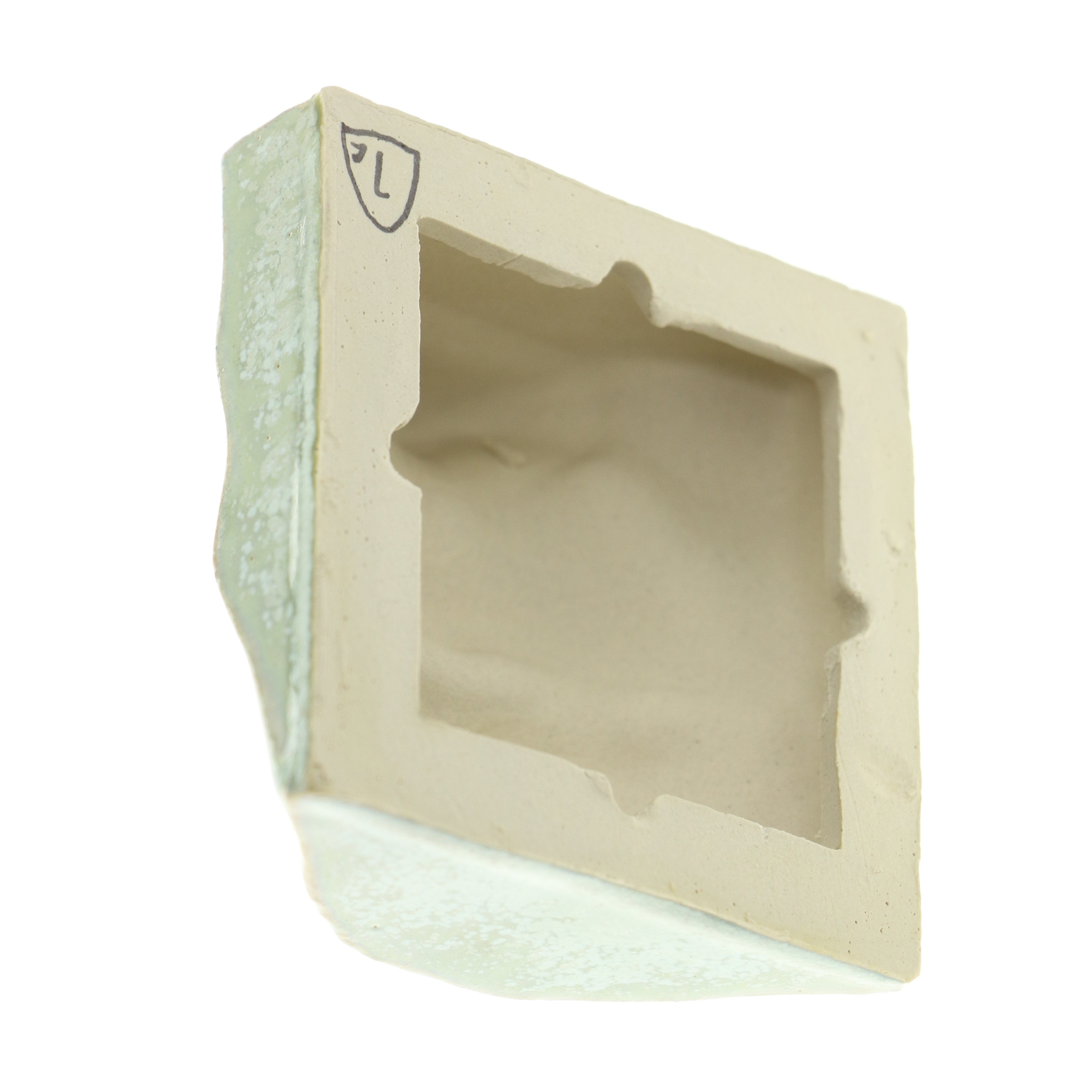 Jacob Laoru | Square Mouth (2): Firkantet mund i glaseret stentøjsler i CopperGreen til væggen Studio Hafnia