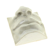 Jacob Laoru | Square Mouth (2): Firkantet mund i glaseret stentøjsler i AntiqueWhite til væggen Studio Hafnia