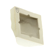 Jacob Laoru | Square Mouth (2): Firkantet mund i glaseret stentøjsler i AntiqueWhite til væggen Studio Hafnia