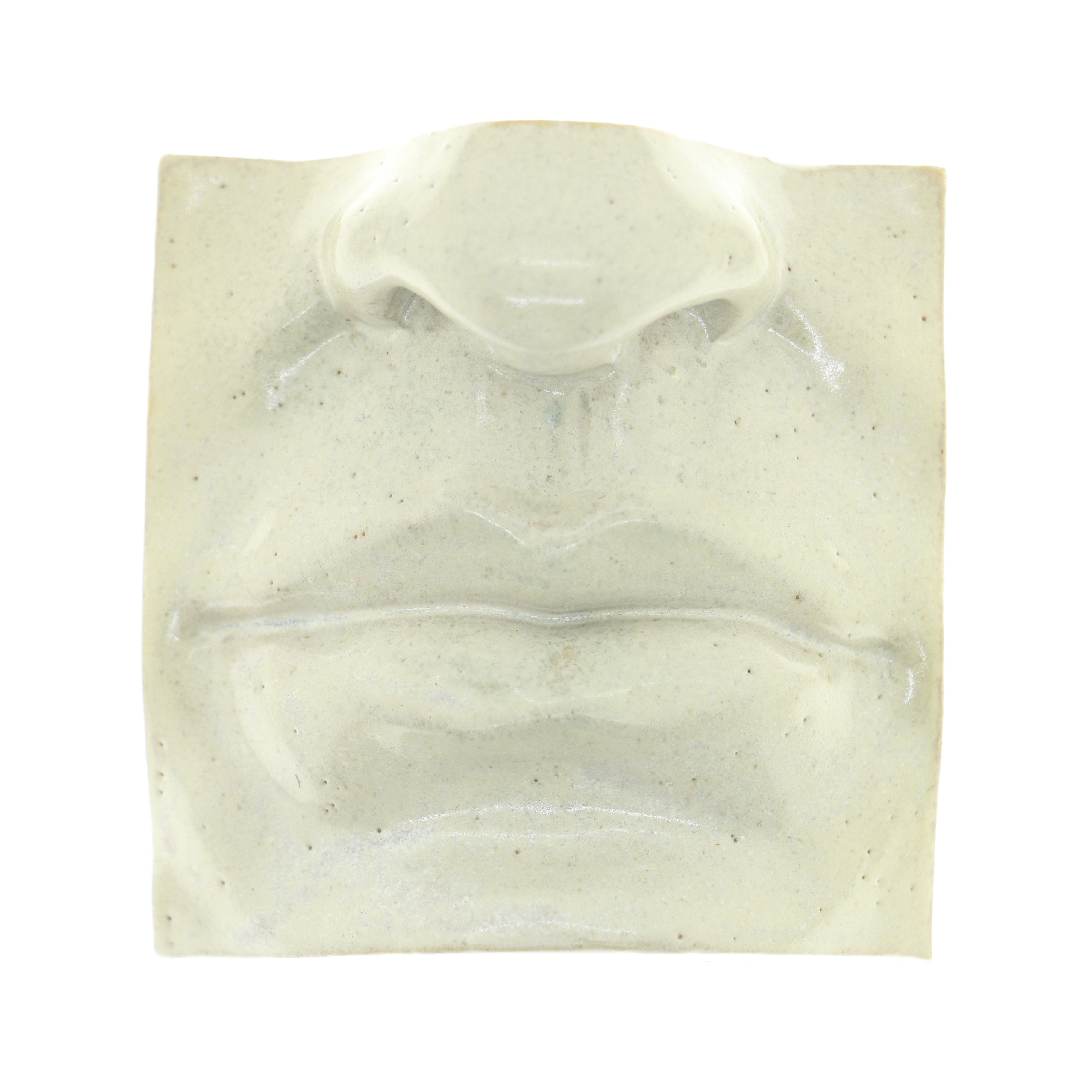 Jacob Laoru | Square Mouth (2): Firkantet mund i glaseret stentøjsler i AntiqueWhite til væggen Studio Hafnia