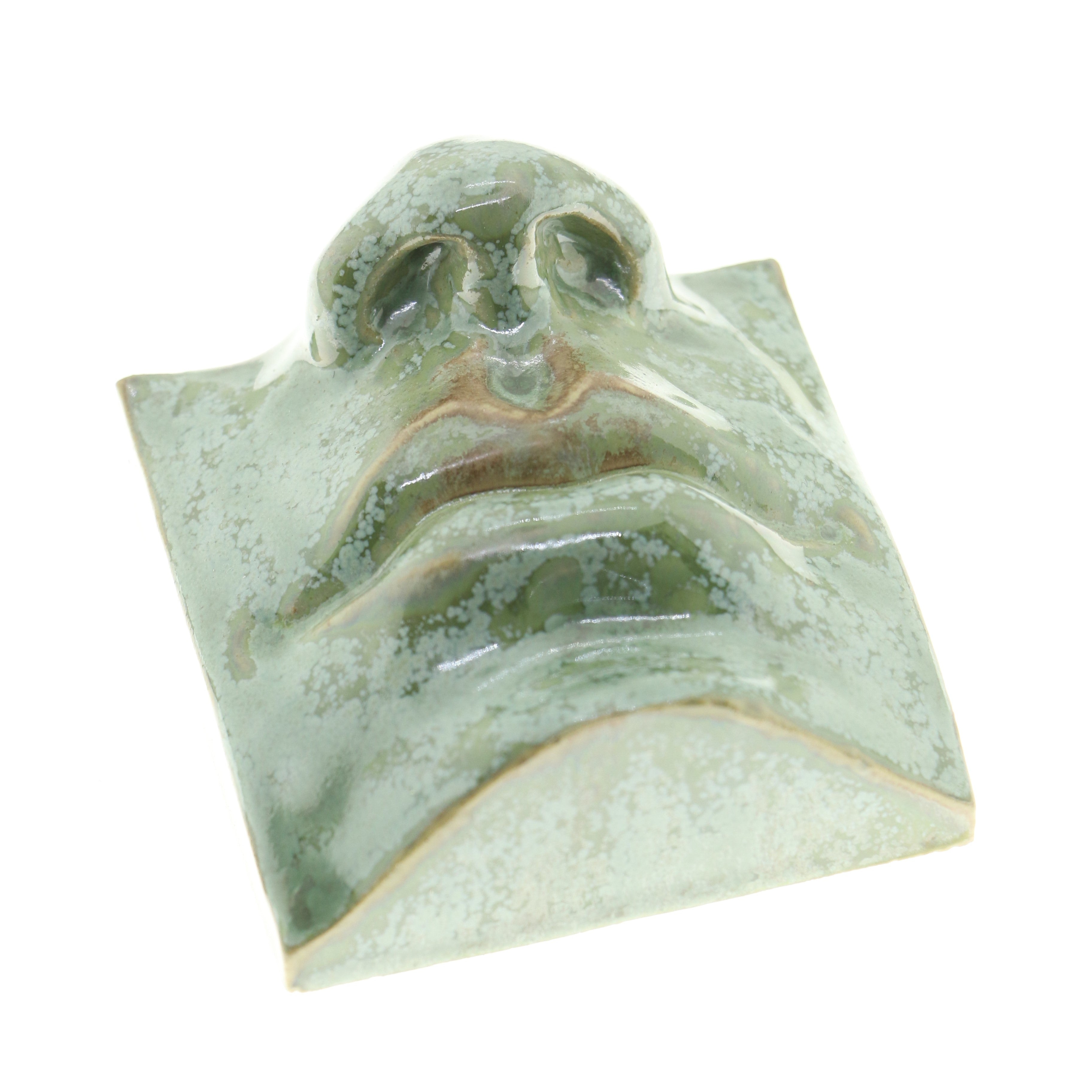 Jacob Laoru | Square Mouth (1): Firkantet mund i glaseret stentøjsler i CopperGreen til væggen Studio Hafnia