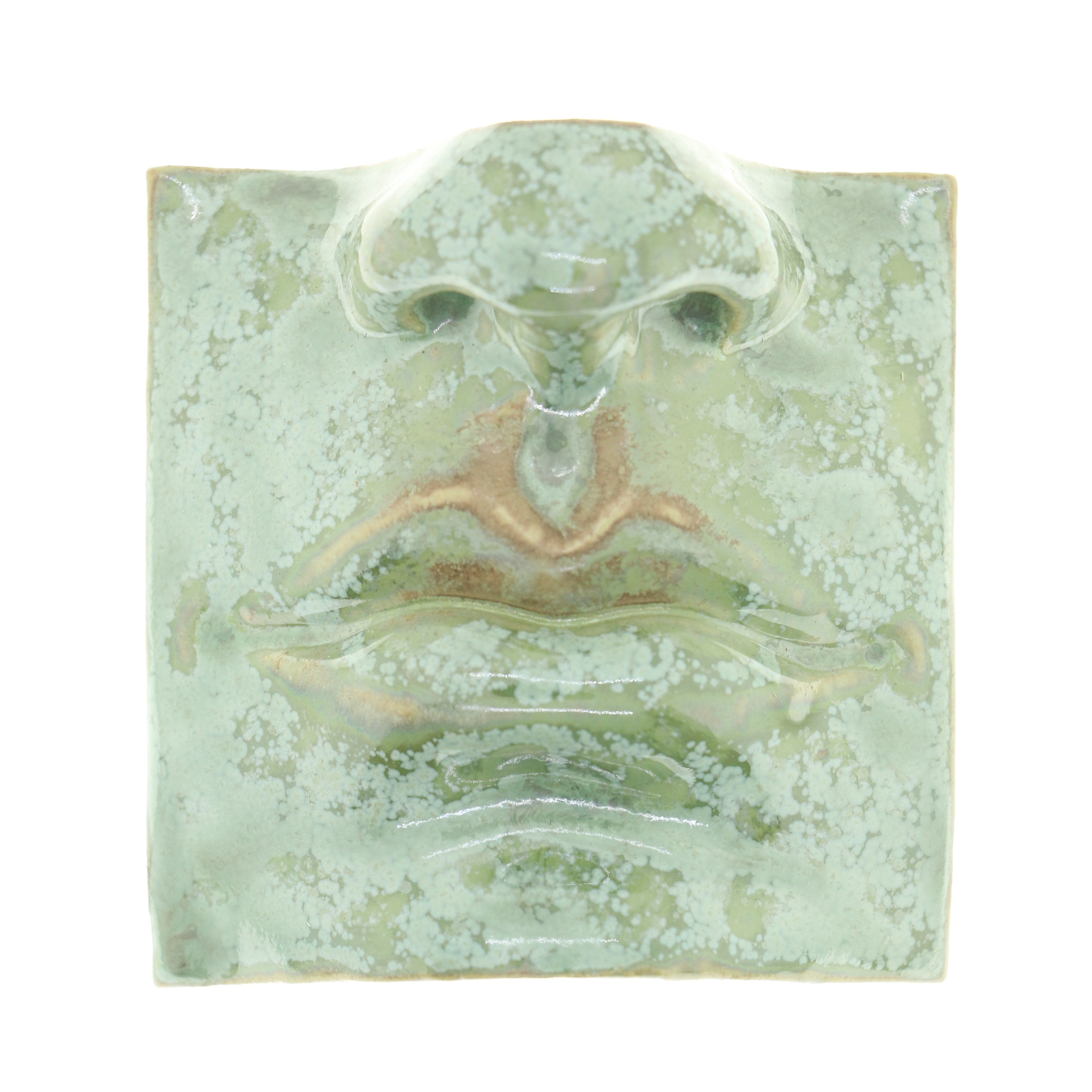 Jacob Laoru | Square Mouth (1): Firkantet mund i glaseret stentøjsler i CopperGreen til væggen Studio Hafnia