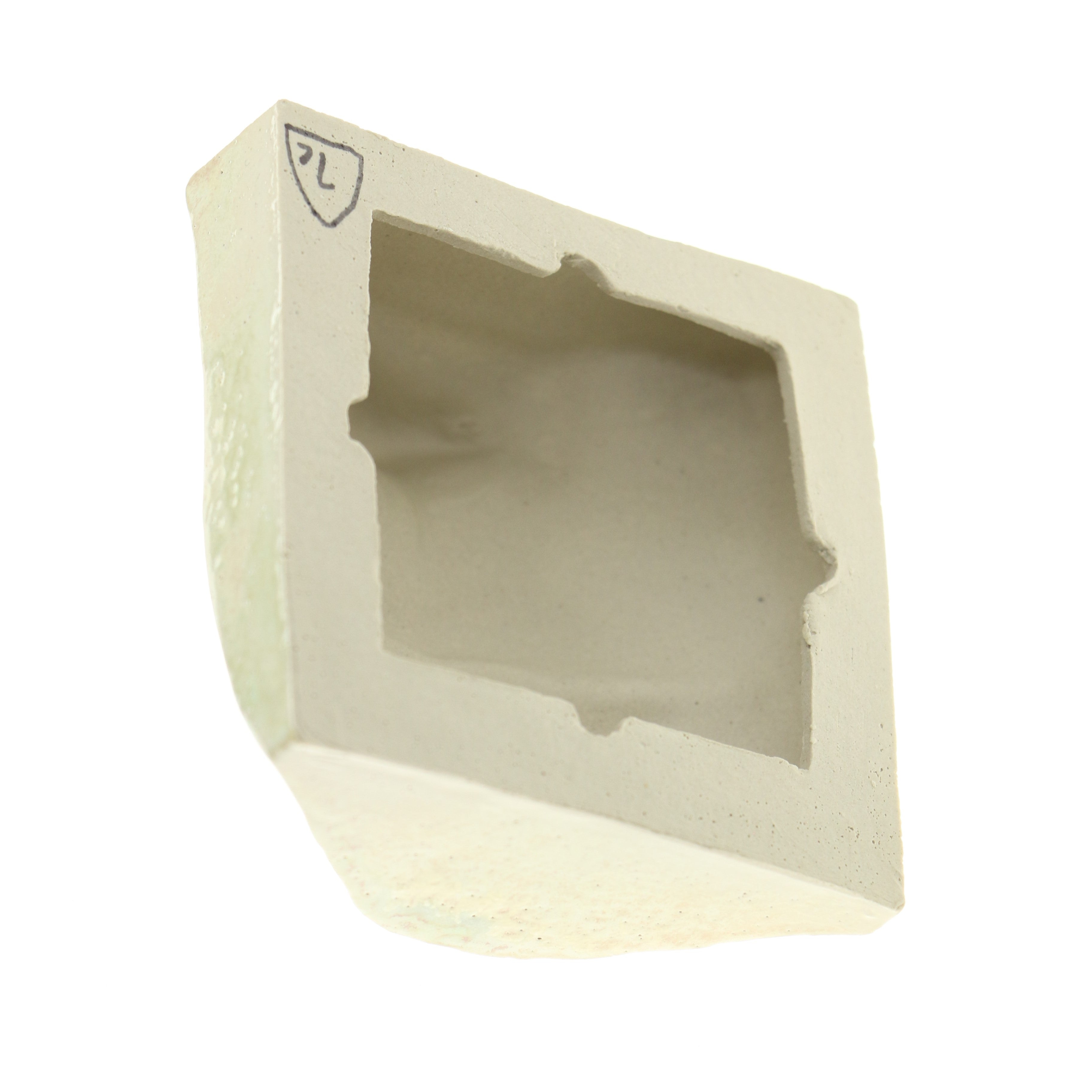 Jacob Laoru | Square Mouth (1): Firkantet mund i glaseret stentøjsler i CrystalGreen til væggen Studio Hafnia