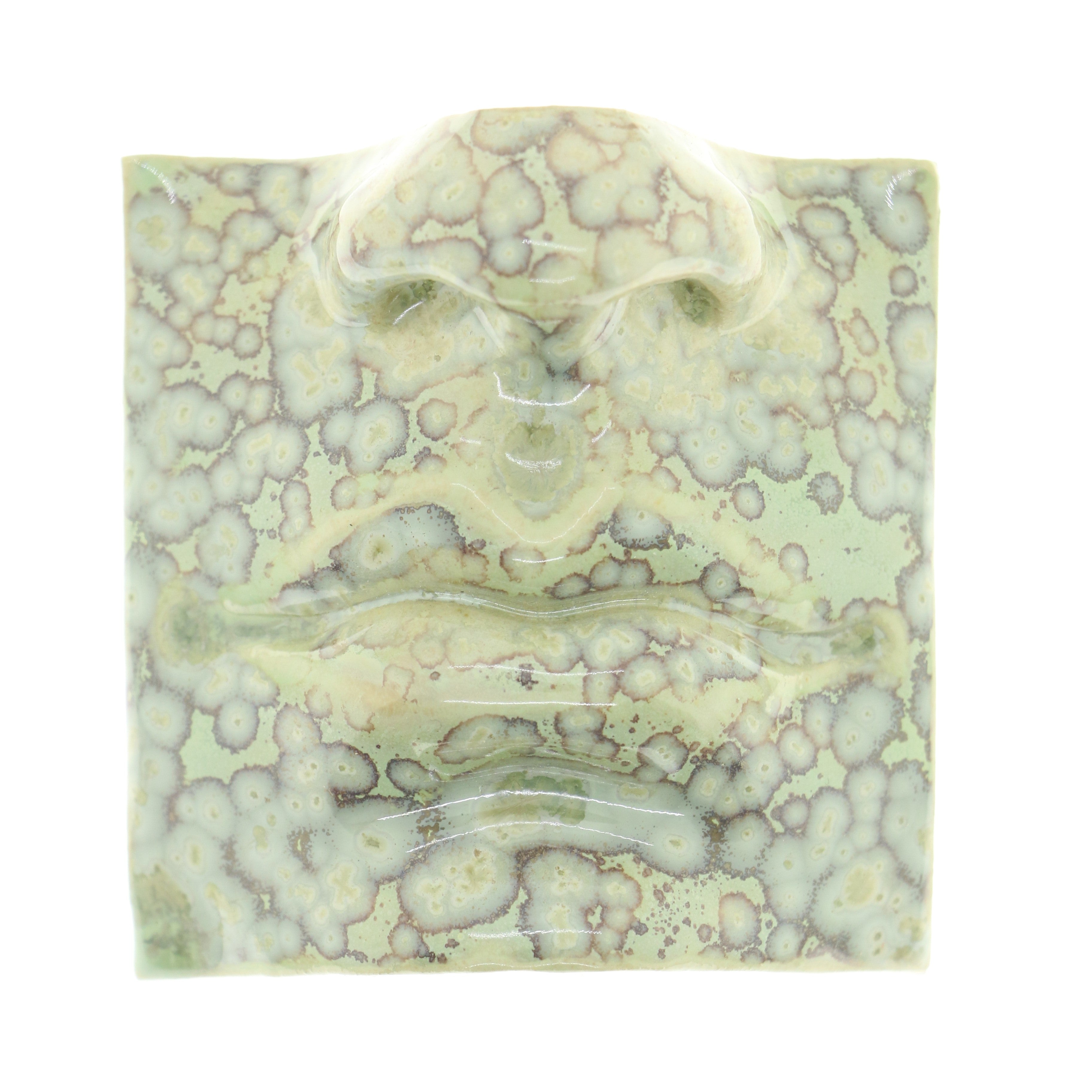 Jacob Laoru | Square Mouth (1): Firkantet mund i glaseret stentøjsler i CrystalGreen til væggen Studio Hafnia