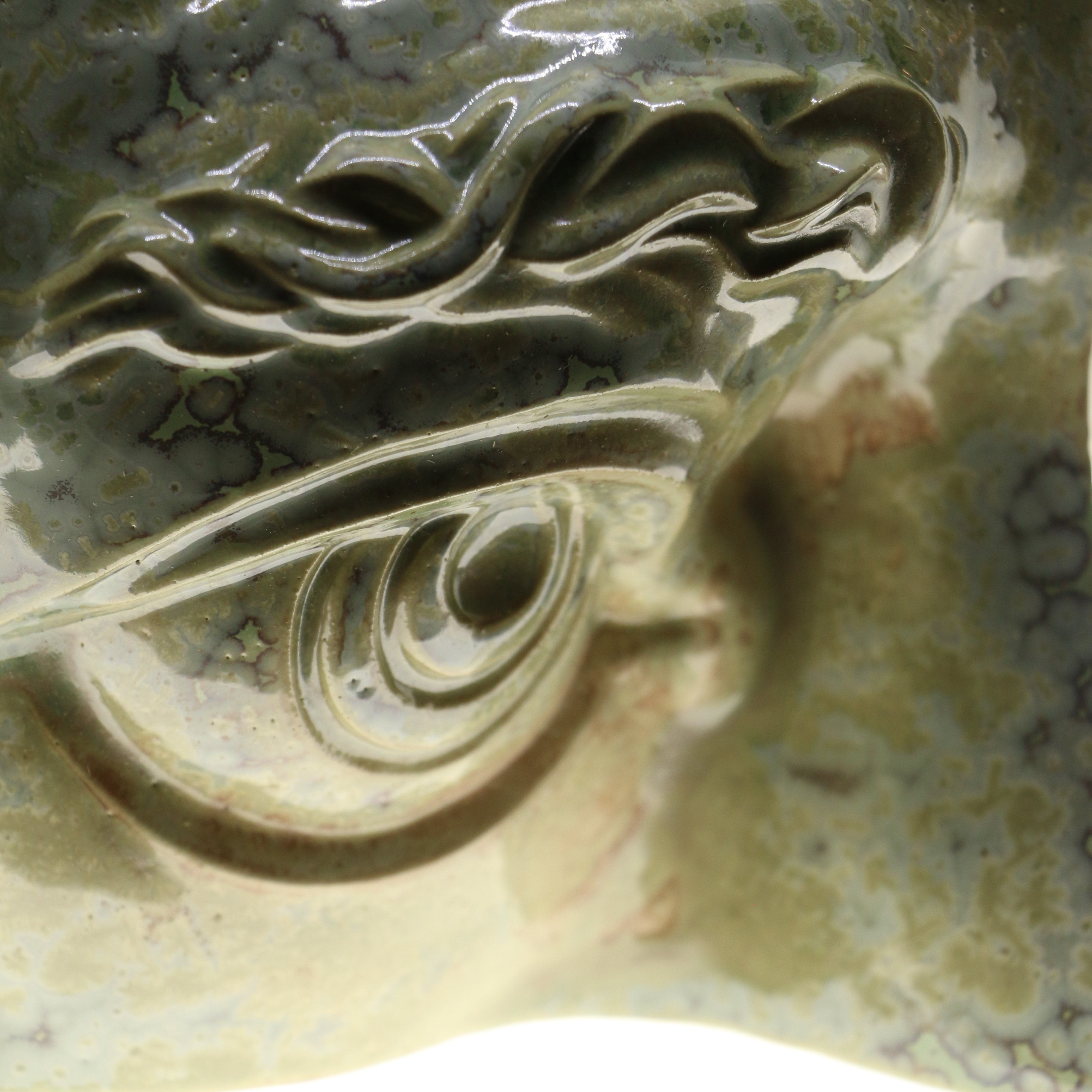 Jacob Laoru | Bookend Eye (Right): Firkantet højre bogstøtte øje i glaseret stentøjsler i CrystalGreen Studio Hafnia