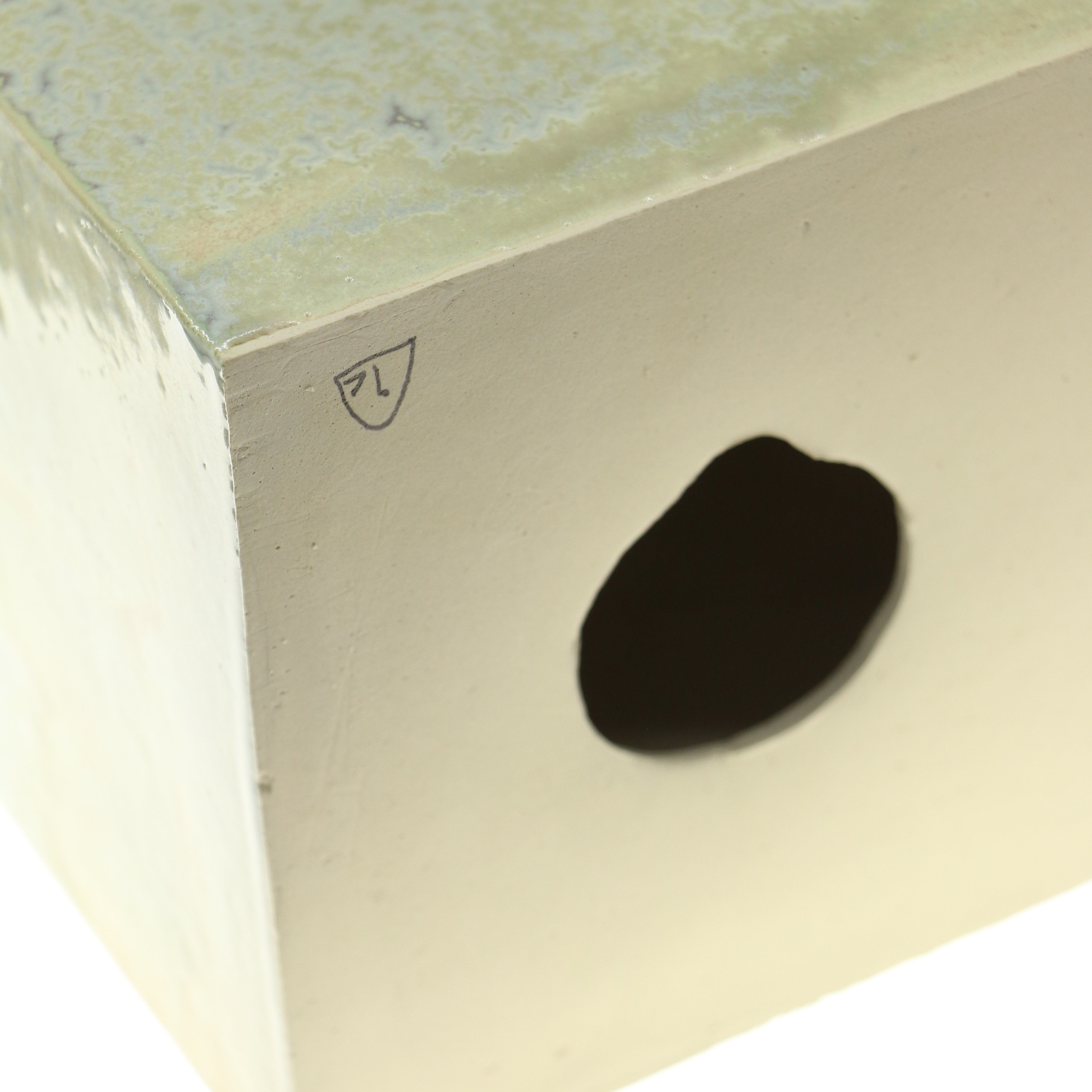 Jacob Laoru | Bookend Eye (Right): Firkantet højre bogstøtte øje i glaseret stentøjsler i CrystalGreen Studio Hafnia