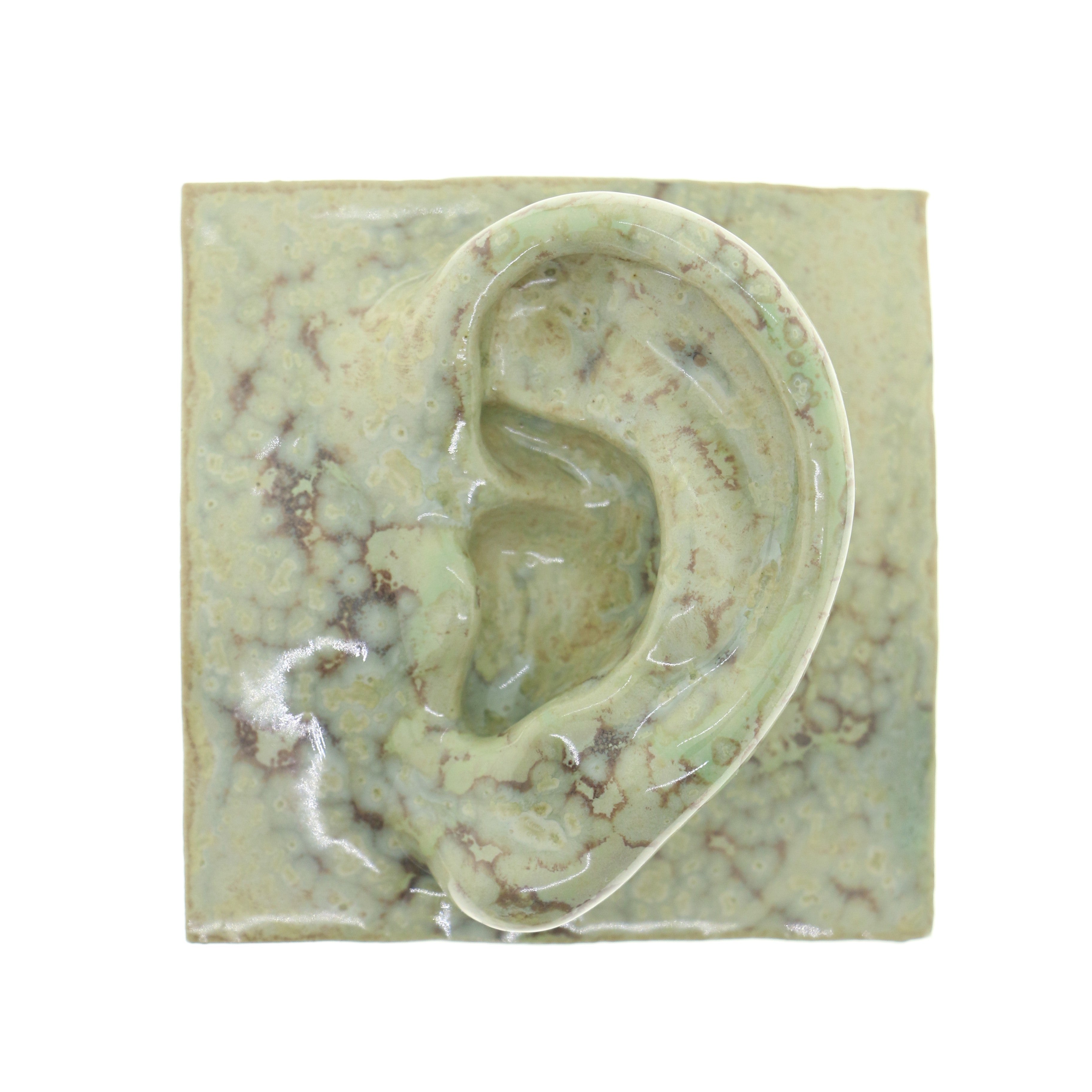 Jacob Laoru | Square Ear (Left): Firkantet øre i glaseret stentøjsler i CrystalGreen til væggen Studio Hafnia