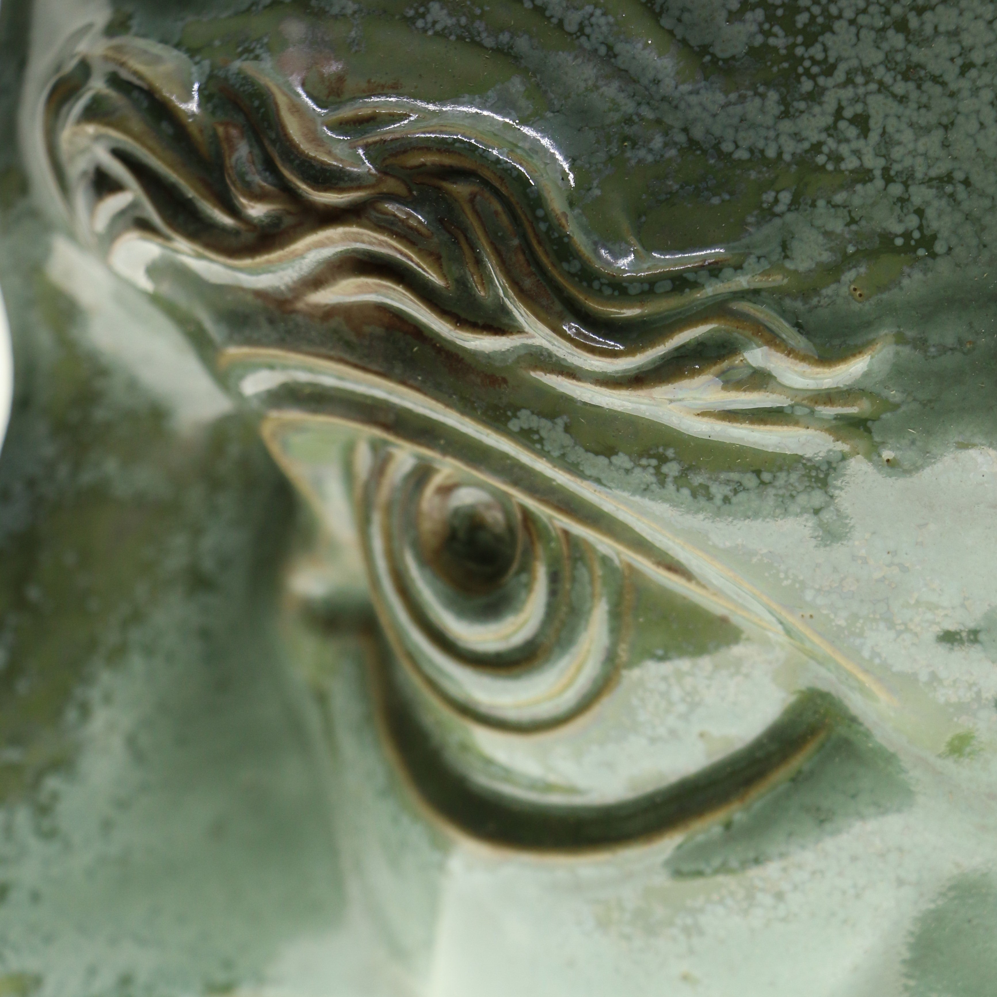 Jacob Laoru | Bookend Eye (Left): Firkantet venstre bogstøtte øje i glaseret stentøjsler i CopperGreen Studio Hafnia