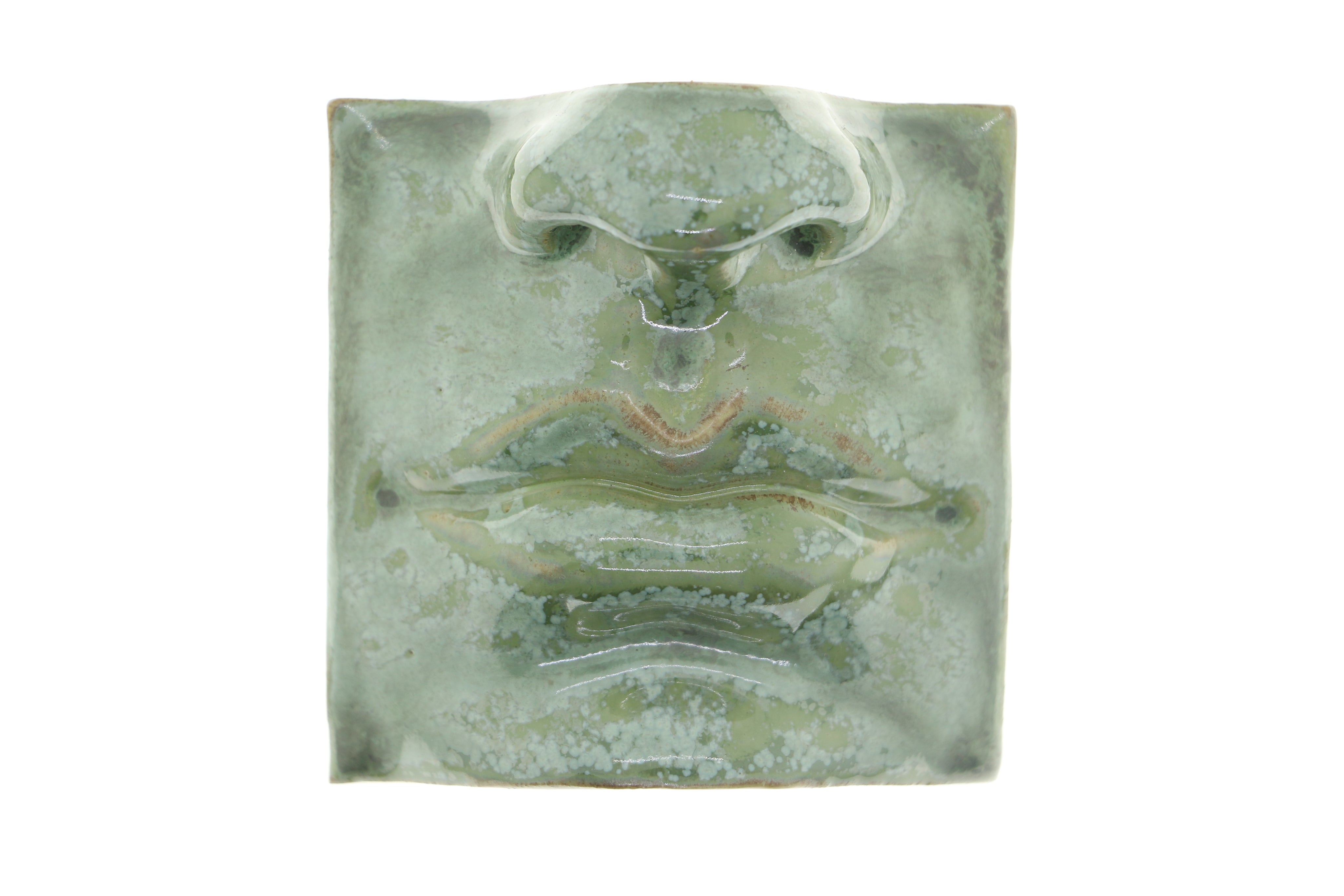 Jacob Laoru | Square Mouth (1): Firkantet mund i glaseret stentøjsler i CopperGreen til væggen Studio Hafnia