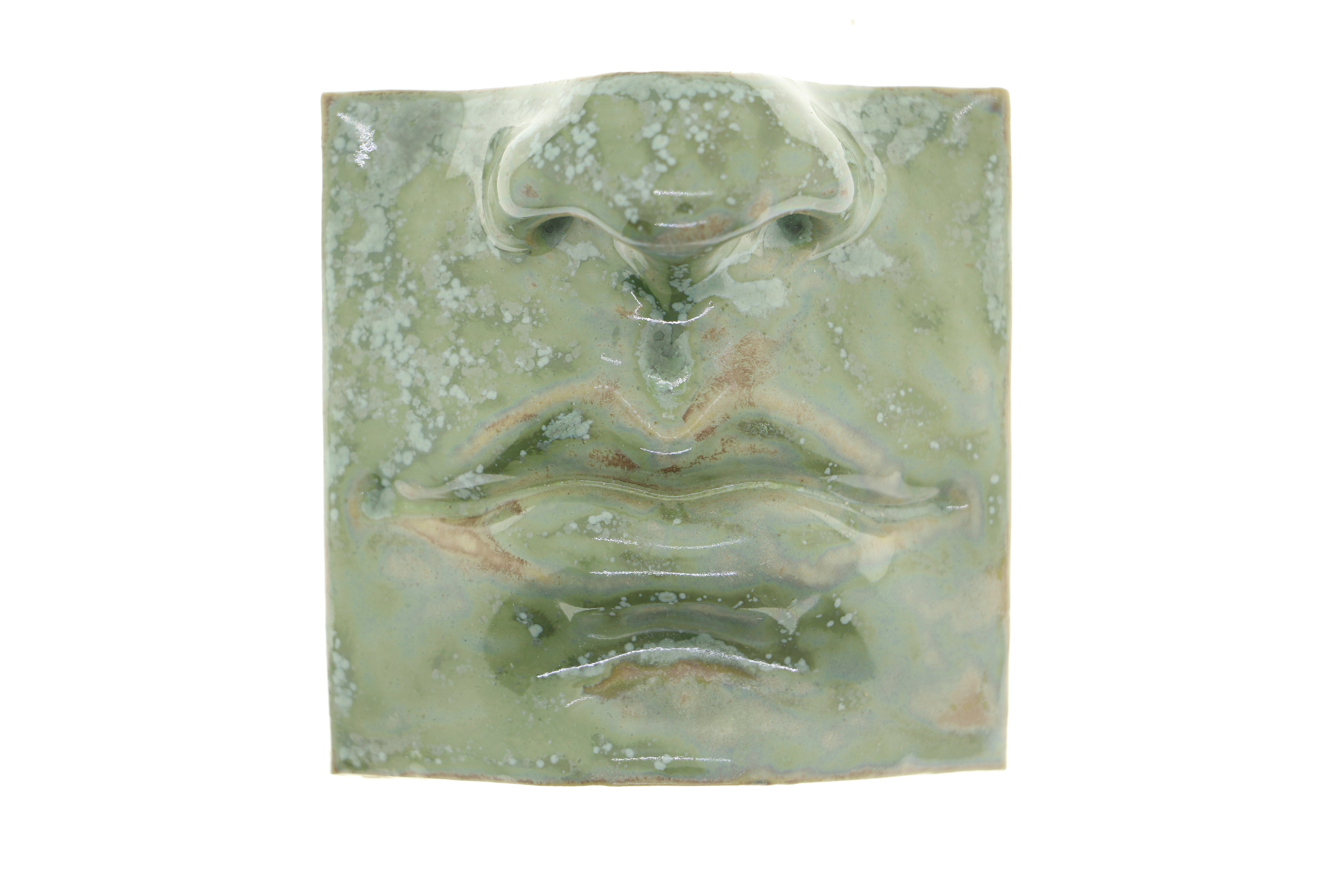 Jacob Laoru | Square Mouth (1): Firkantet mund i glaseret stentøjsler i CopperGreen til væggen Studio Hafnia