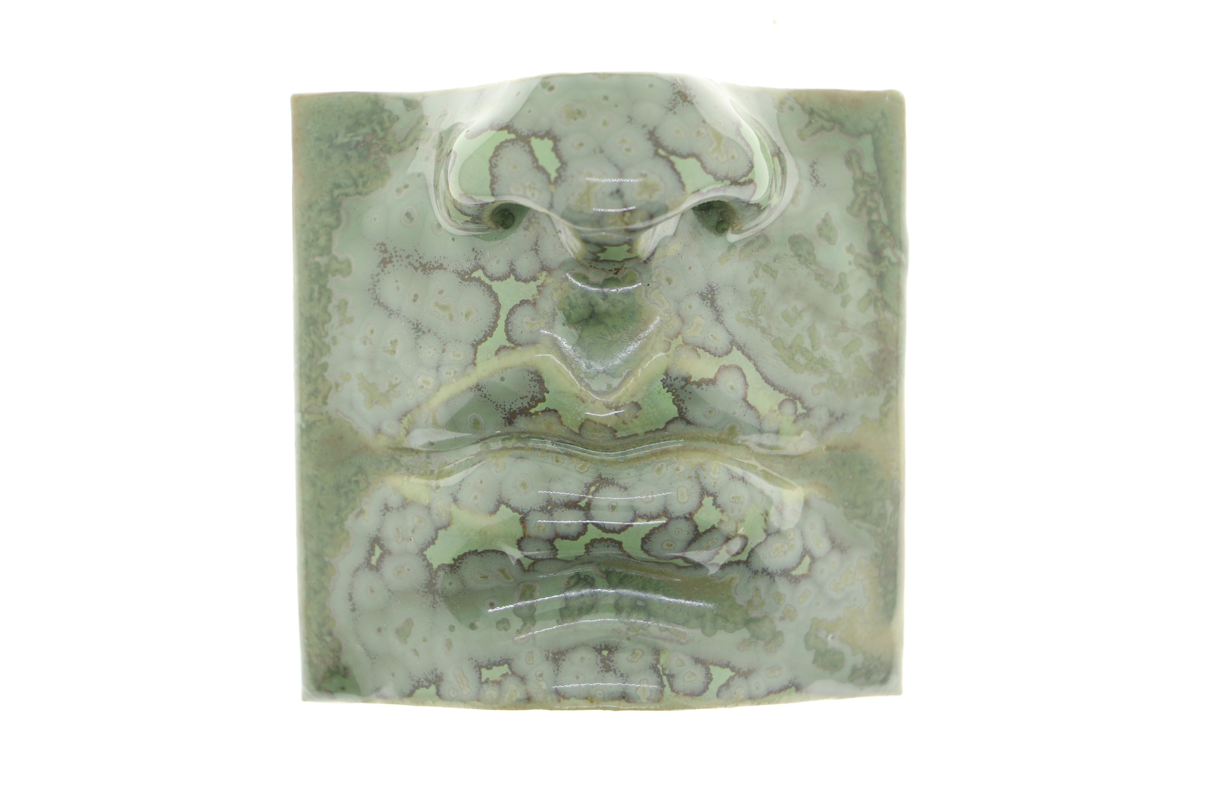 Jacob Laoru | Square Mouth (1): Firkantet mund i glaseret stentøjsler i CrystalGreen til væggen Studio Hafnia