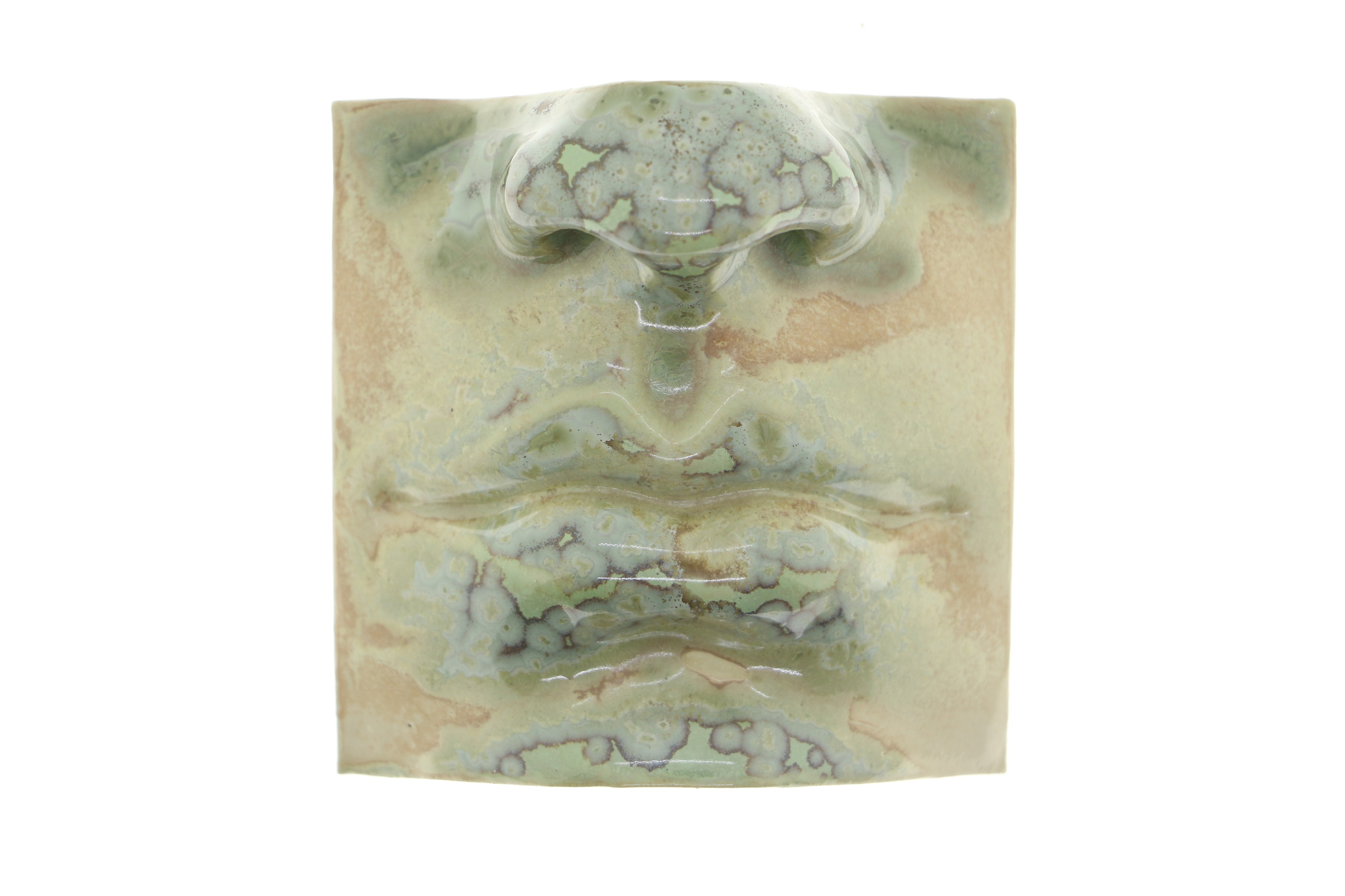 Jacob Laoru | Square Mouth (1): Firkantet mund i glaseret stentøjsler i CrystalGreen til væggen Studio Hafnia