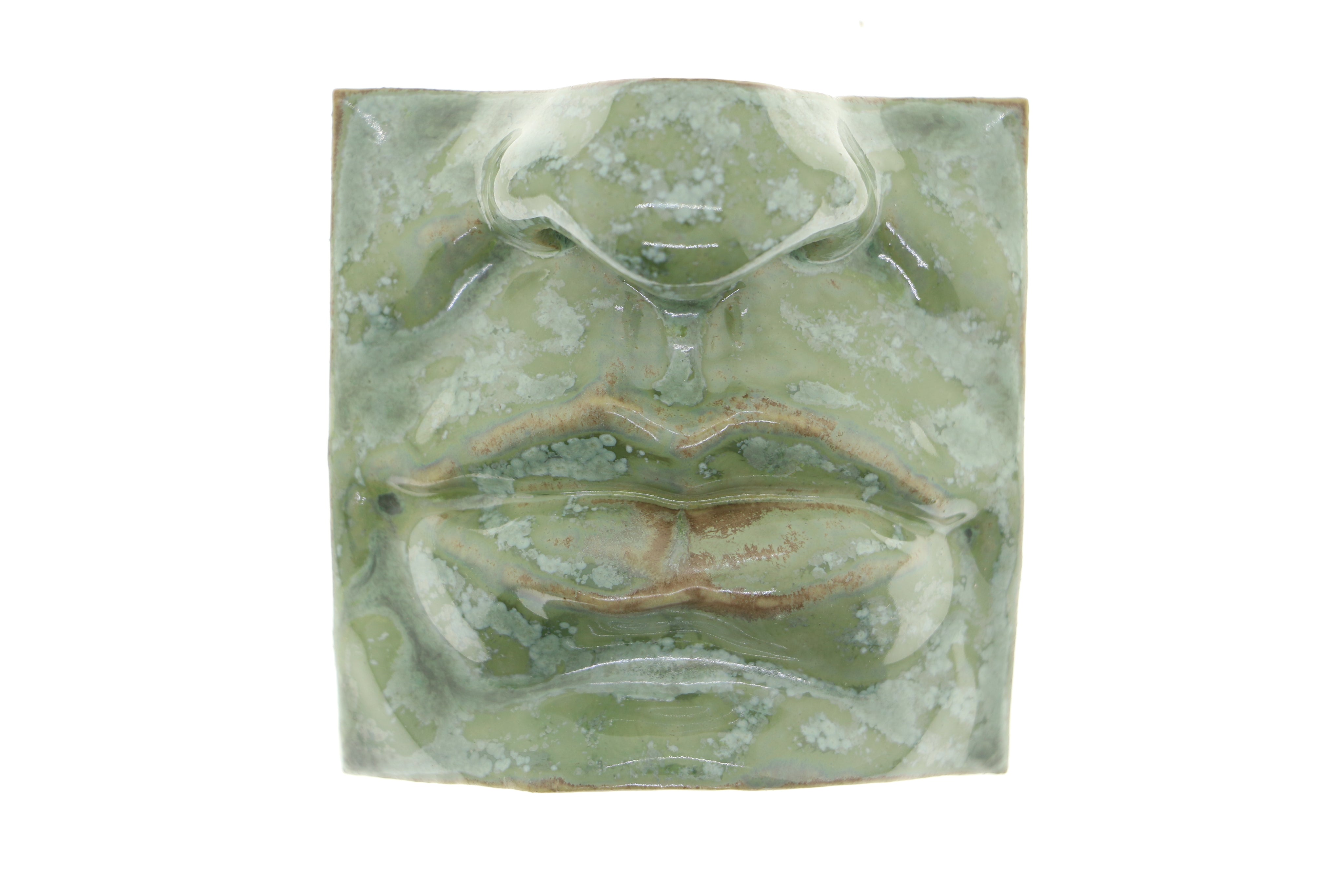 Jacob Laoru | Square Mouth (2): Firkantet mund i glaseret stentøjsler i CopperGreen til væggen Studio Hafnia