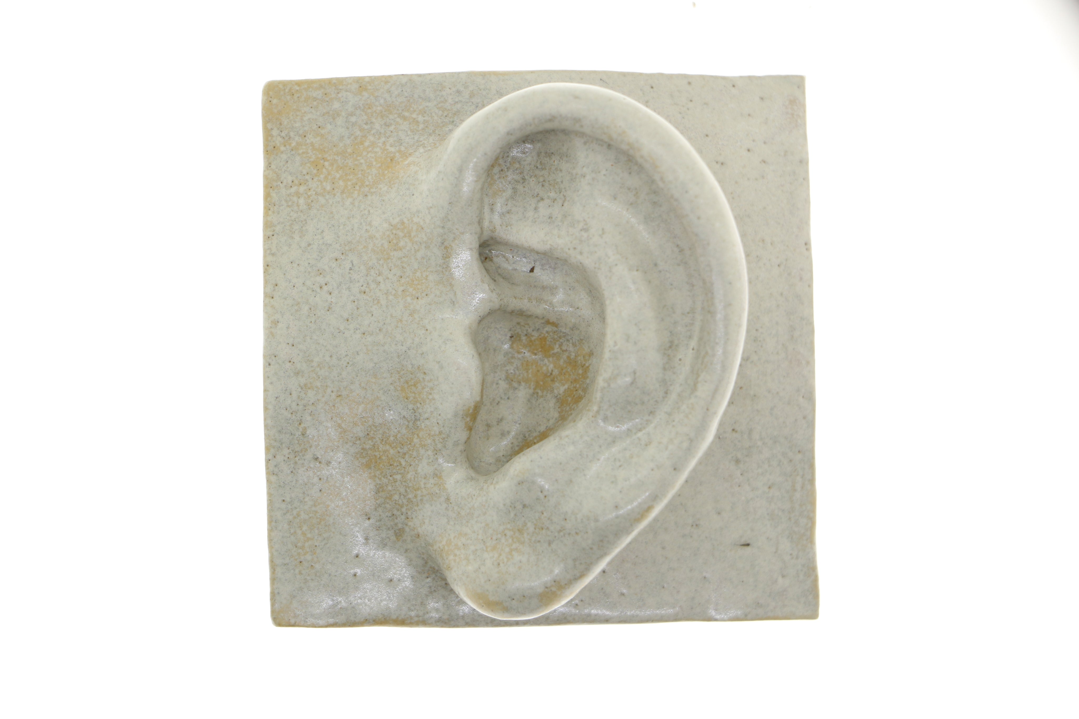 Jacob Laoru | Square Ear (Right): Firkantet øre i glaseret stentøjsler i AntiqueWhite til væggen Studio Hafnia