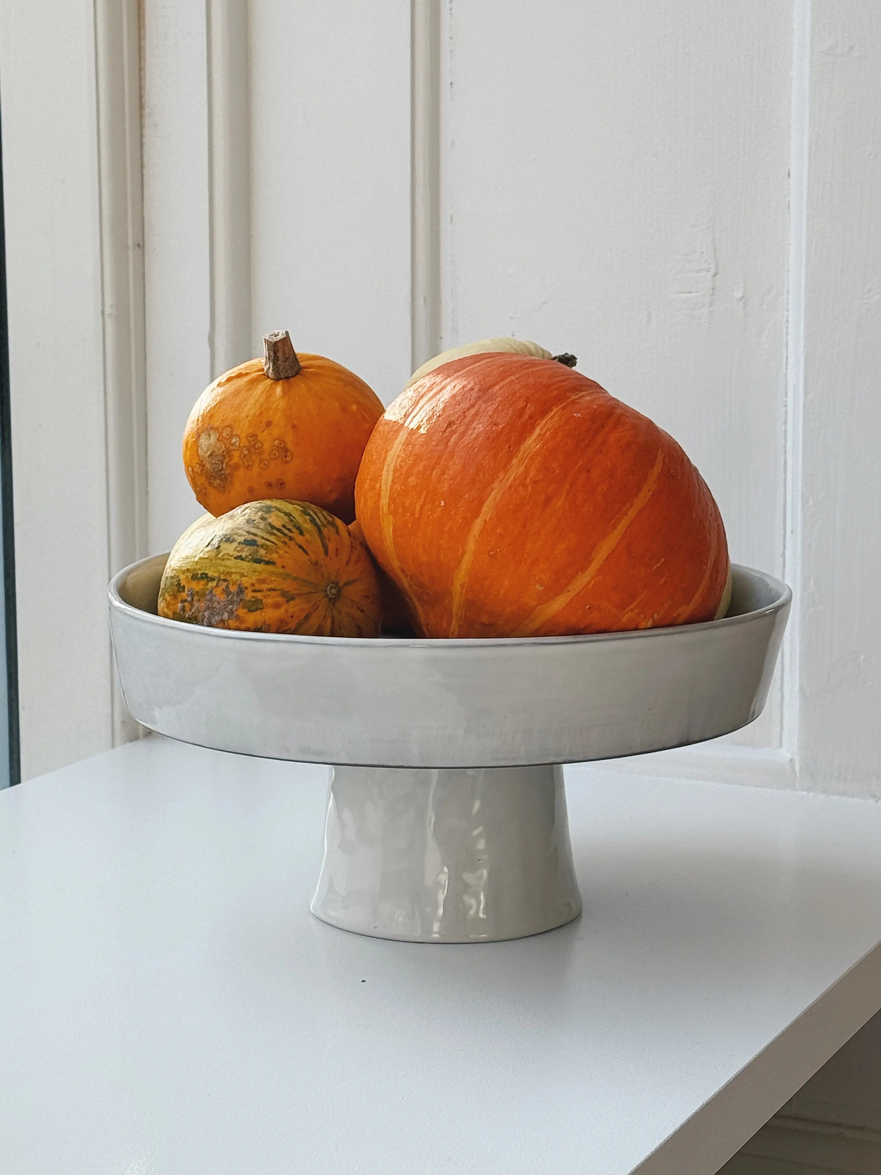 La Mère Serveringsfad / Dyb Tallerken med Fod L – Off White | Serax Serax