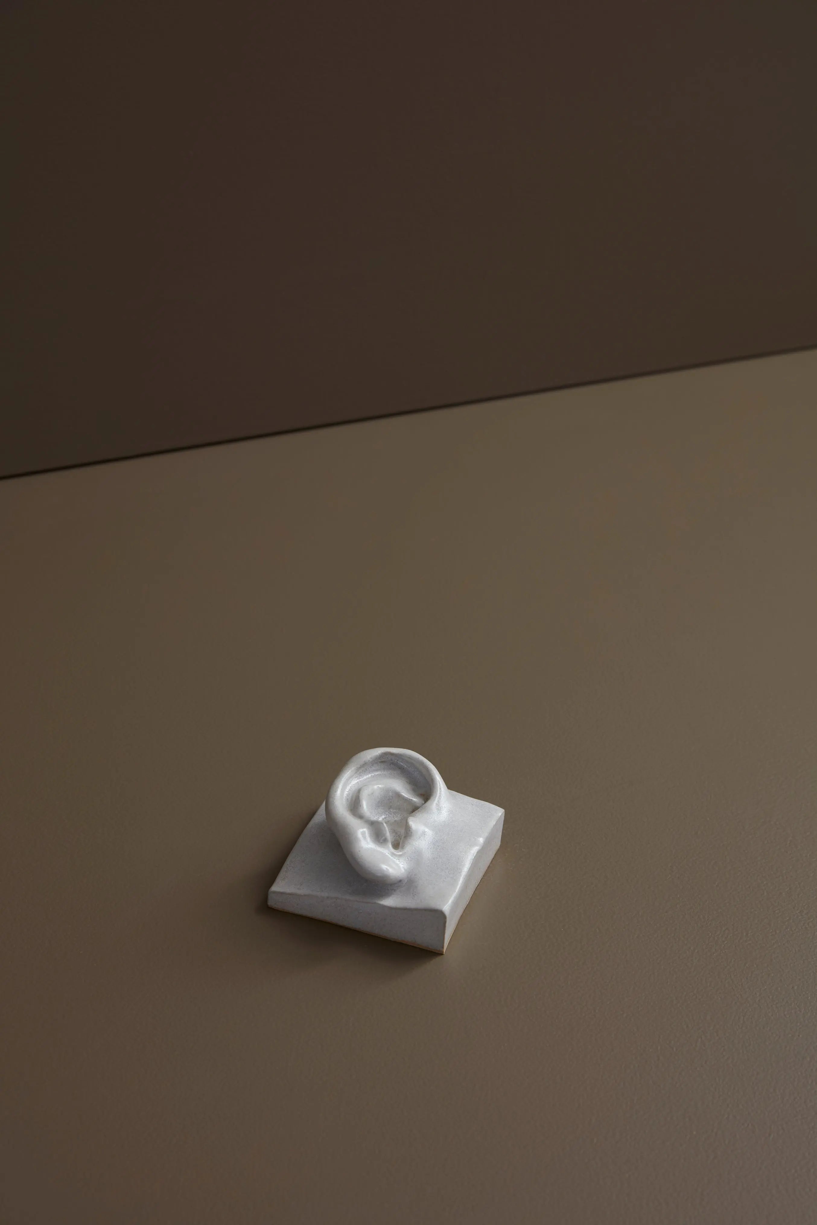 Right Ear i AntiqueWhite stentøj Laoru Laoru