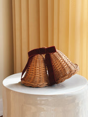 Sæt med 2 Hængende Rattan Juleklokker med Mørkerød Sløjfe | D12 x H12 cm Studio Hafnia