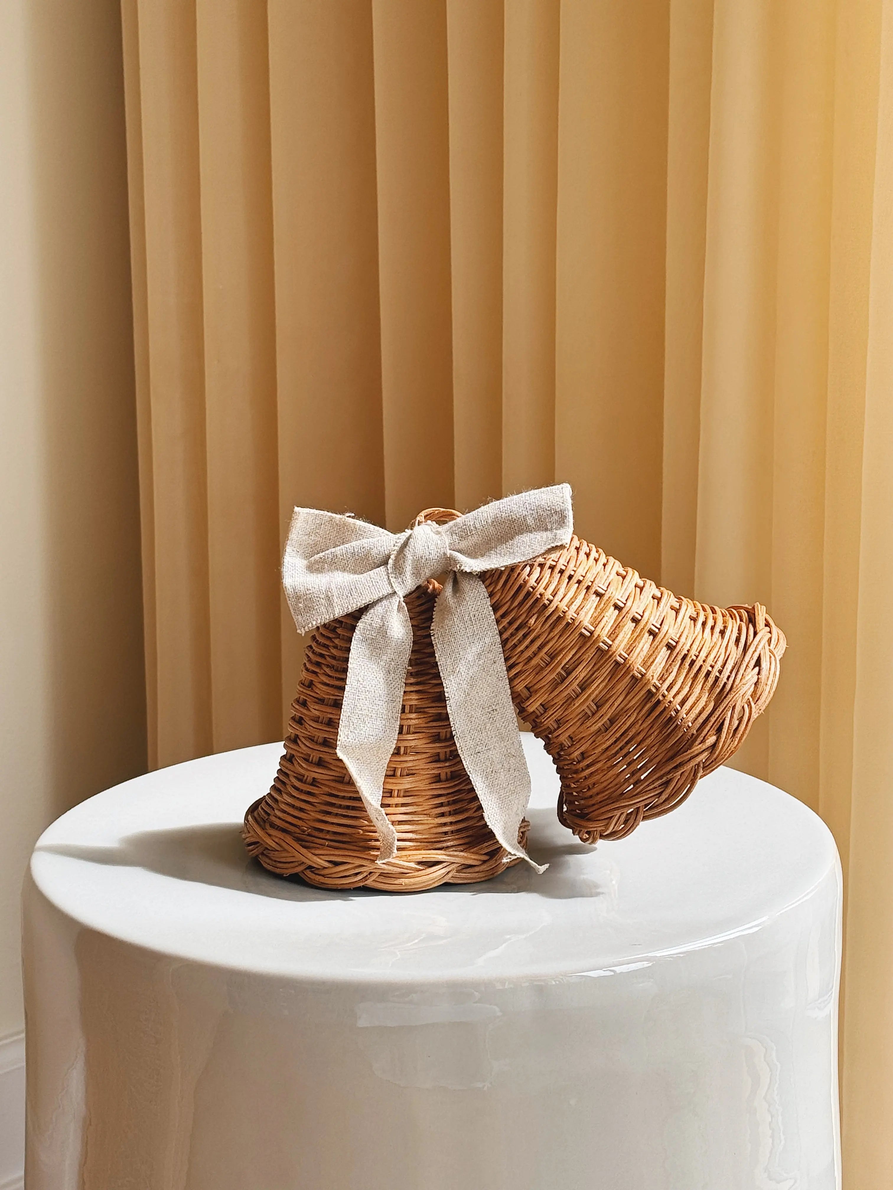 Sæt med 2 Hængende Rattan Juleklokker med Naturfarvet Sløjfe | D12 x H12 cm Studio Hafnia