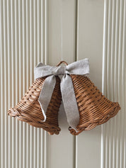 Sæt med 2 Hængende Rattan Juleklokker med Naturfarvet Sløjfe | D12 x H12 cm Studio Hafnia