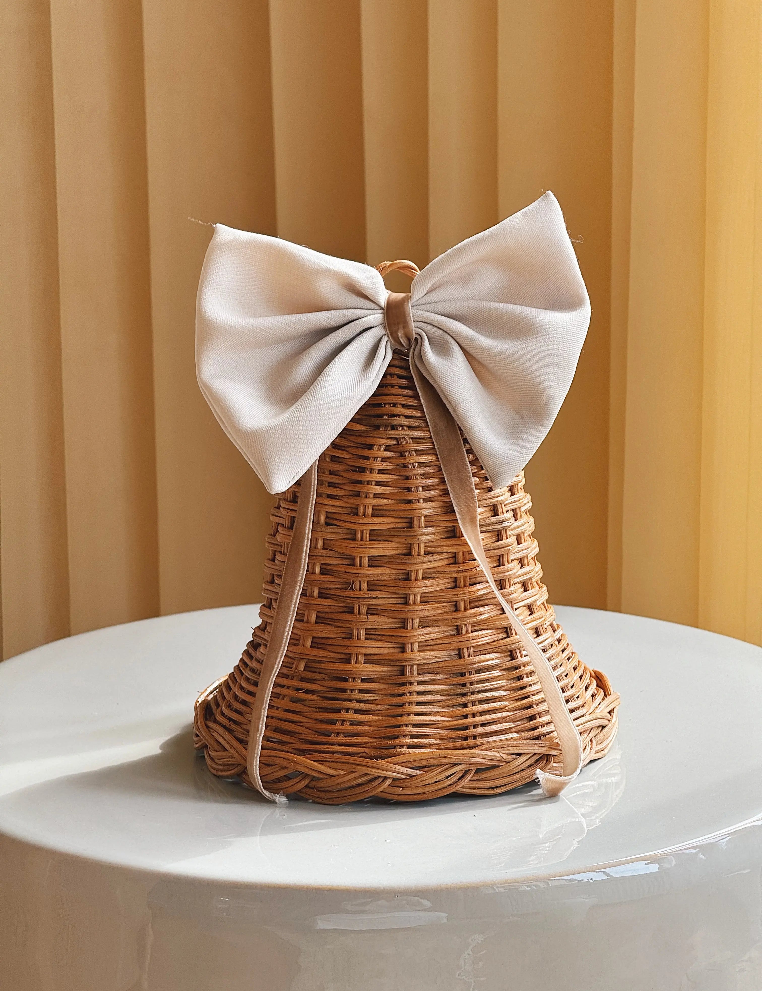 Stående Rattan Juleklokke med Lys Sløjfe | 15,5 x 15,5 cm Studio Hafnia