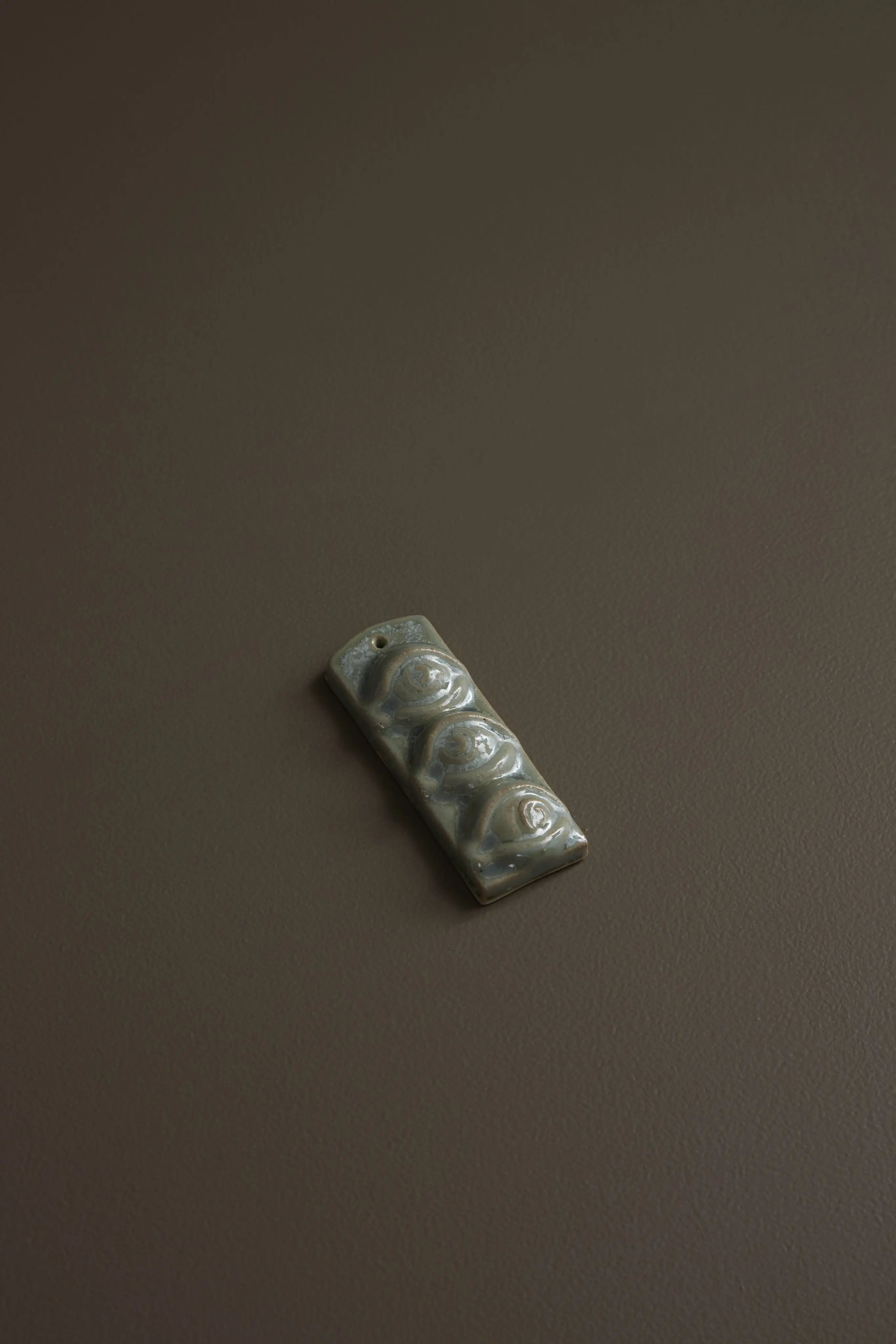 Third Eye – Væghængt skulptur i glaseret stentøj, CopperGreen Laoru Laoru