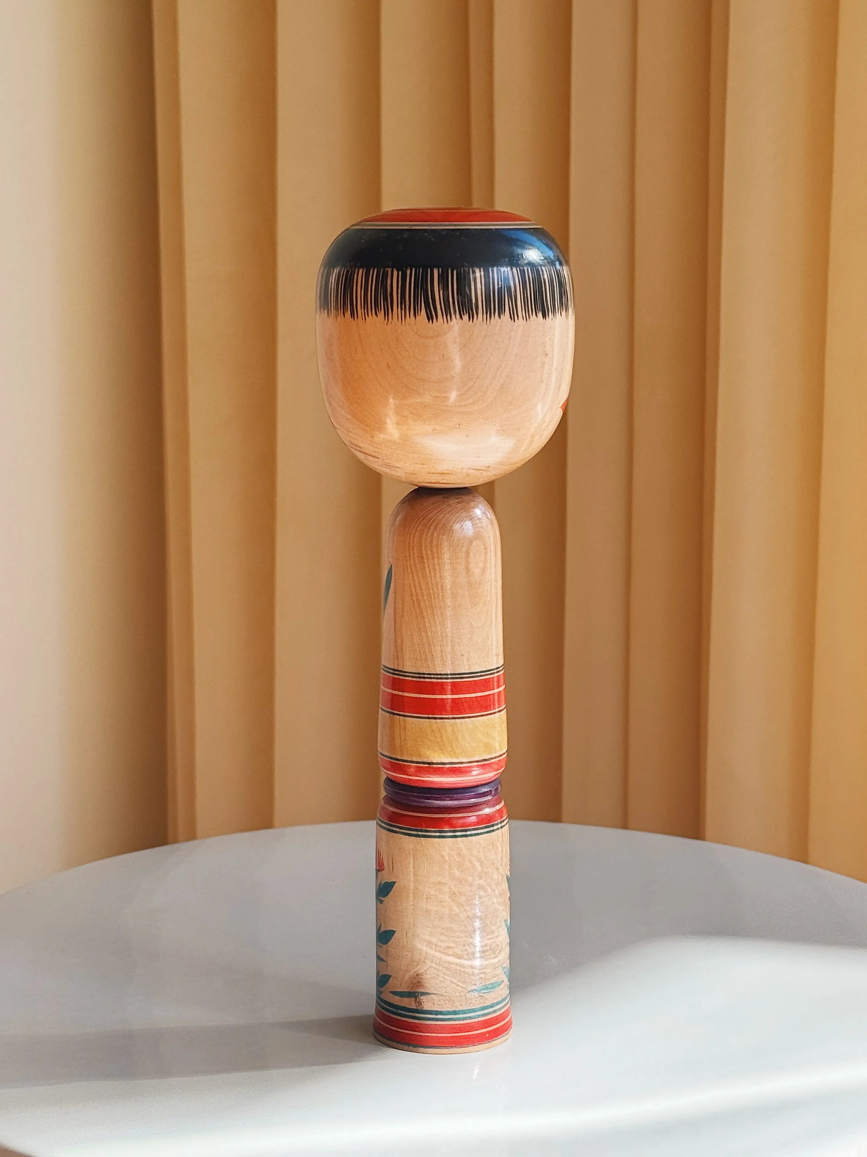 Vintage Kokeshi Dukke Nr. 228 fra Japan – Håndlavet | H 24,5 cm Studio Hafnia
