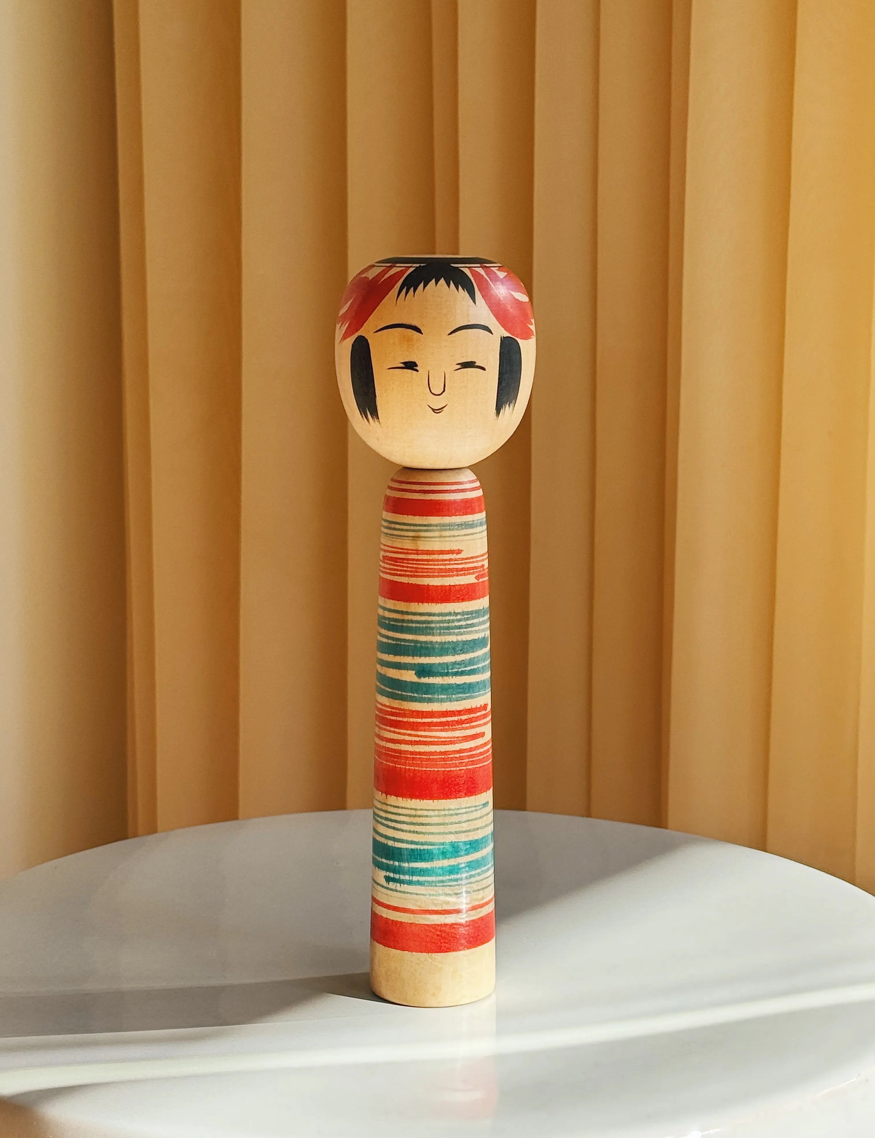 Vintage Kokeshi Dukke Nr. 229 fra Japan – Håndlavet | H 24,5 cm Studio Hafnia