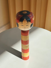 Vintage Kokeshi Dukke Nr. 230 fra Japan – Håndlavet | H 21 cm Studio Hafnia