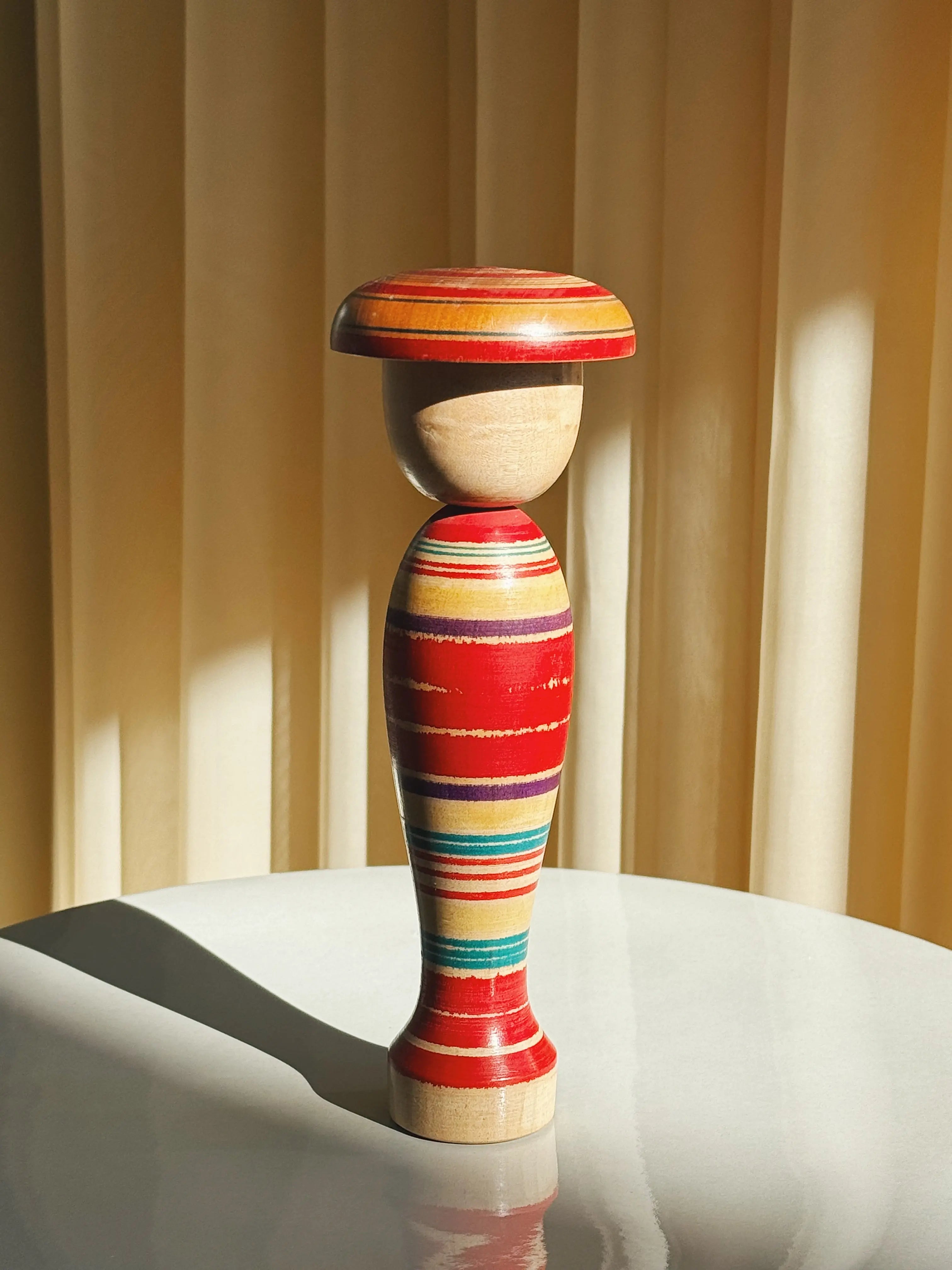 Vintage Kokeshi Dukke Nr. 233 fra Japan – Håndlavet | H 21 cm Studio Hafnia