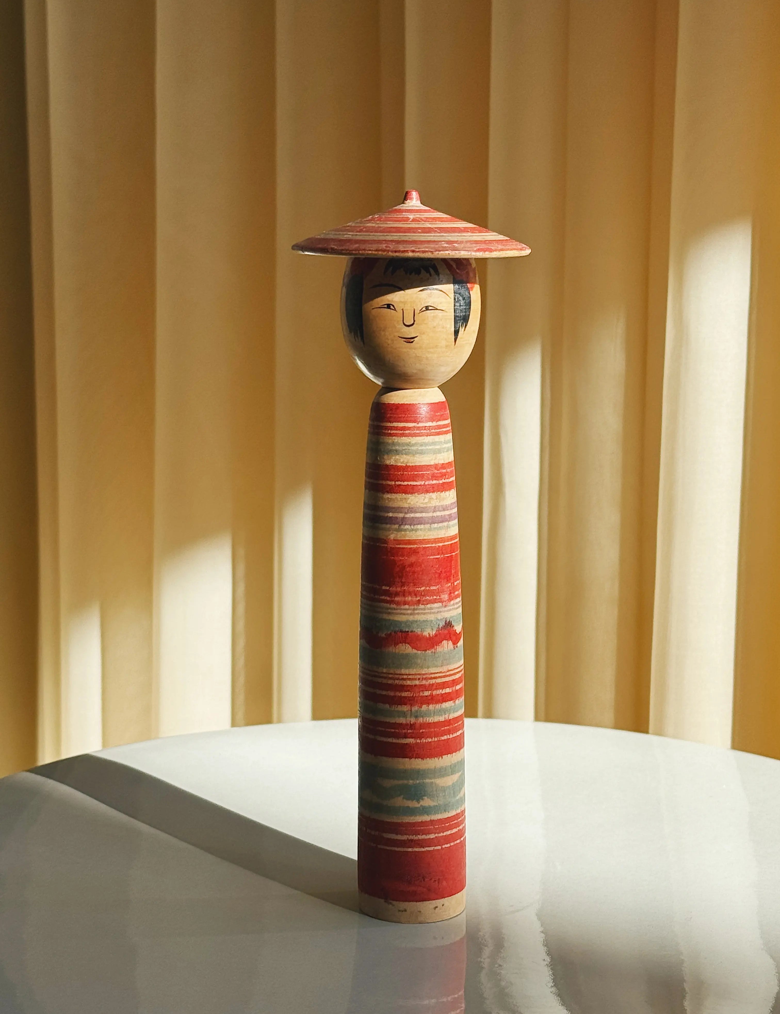 Vintage Kokeshi Dukke Nr. 234 fra Japan – Håndlavet | H 21 cm Studio Hafnia