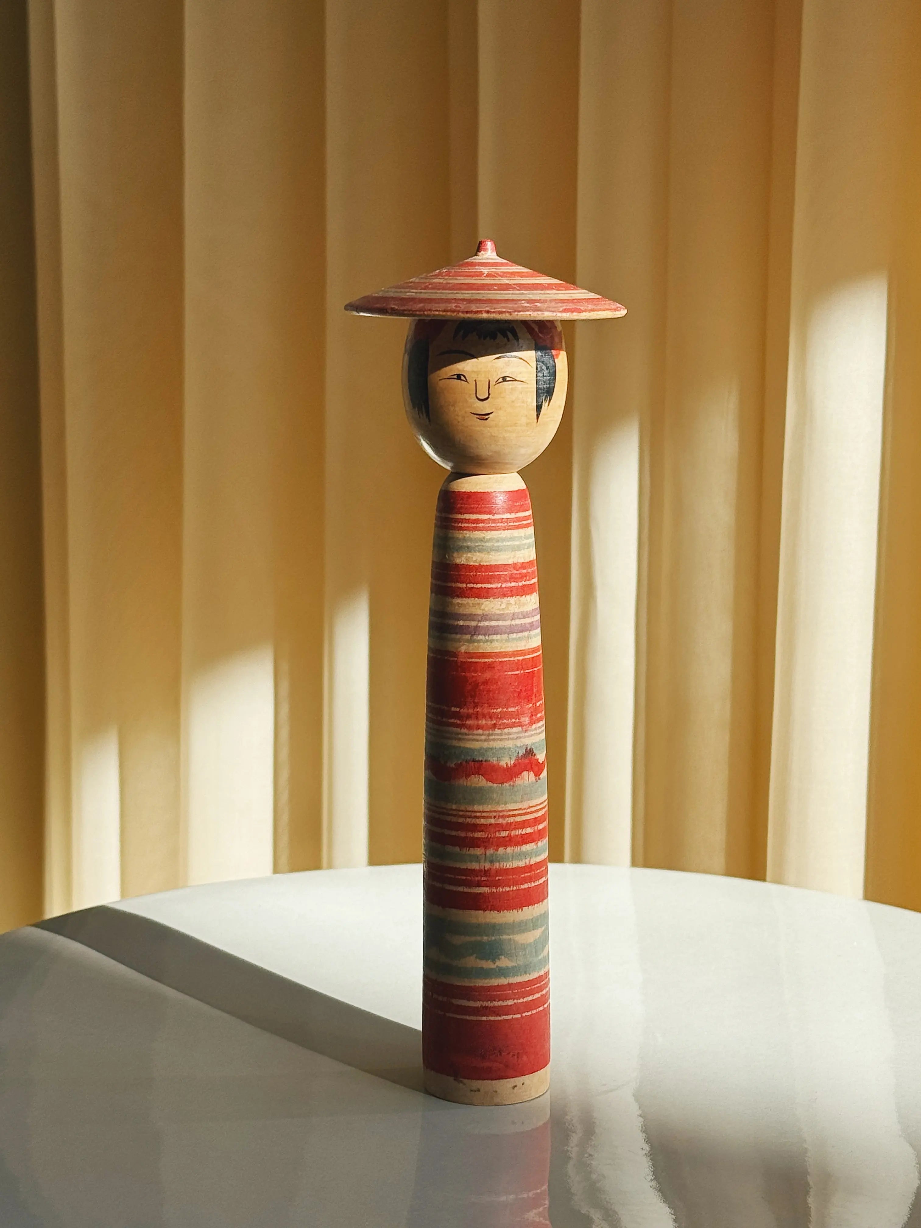 Vintage Kokeshi Dukke Nr. 234 fra Japan – Håndlavet | H 21 cm Studio Hafnia