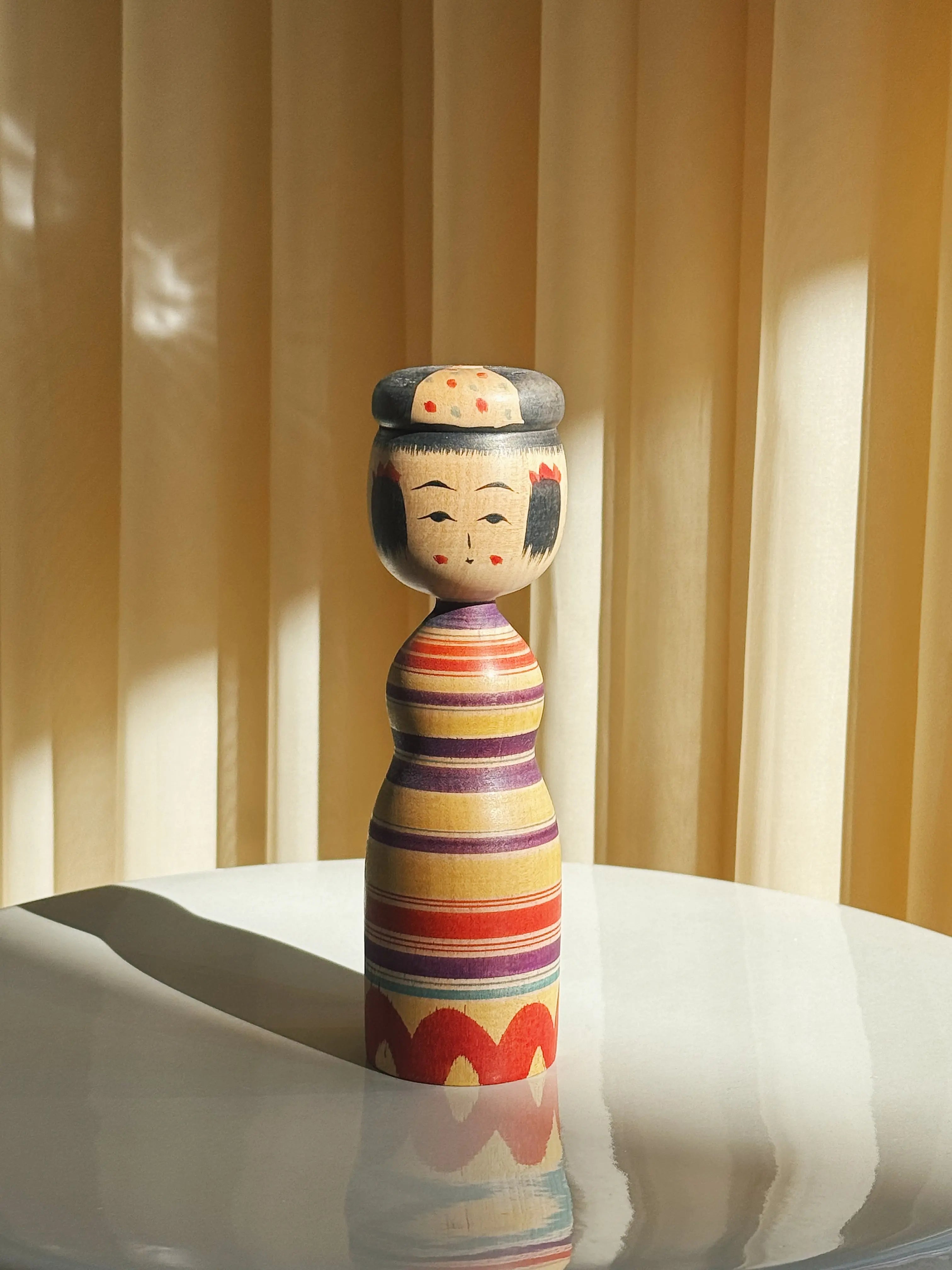 Vintage Kokeshi Dukke Nr. 235 fra Japan – Håndlavet | H 18 cm Studio Hafnia