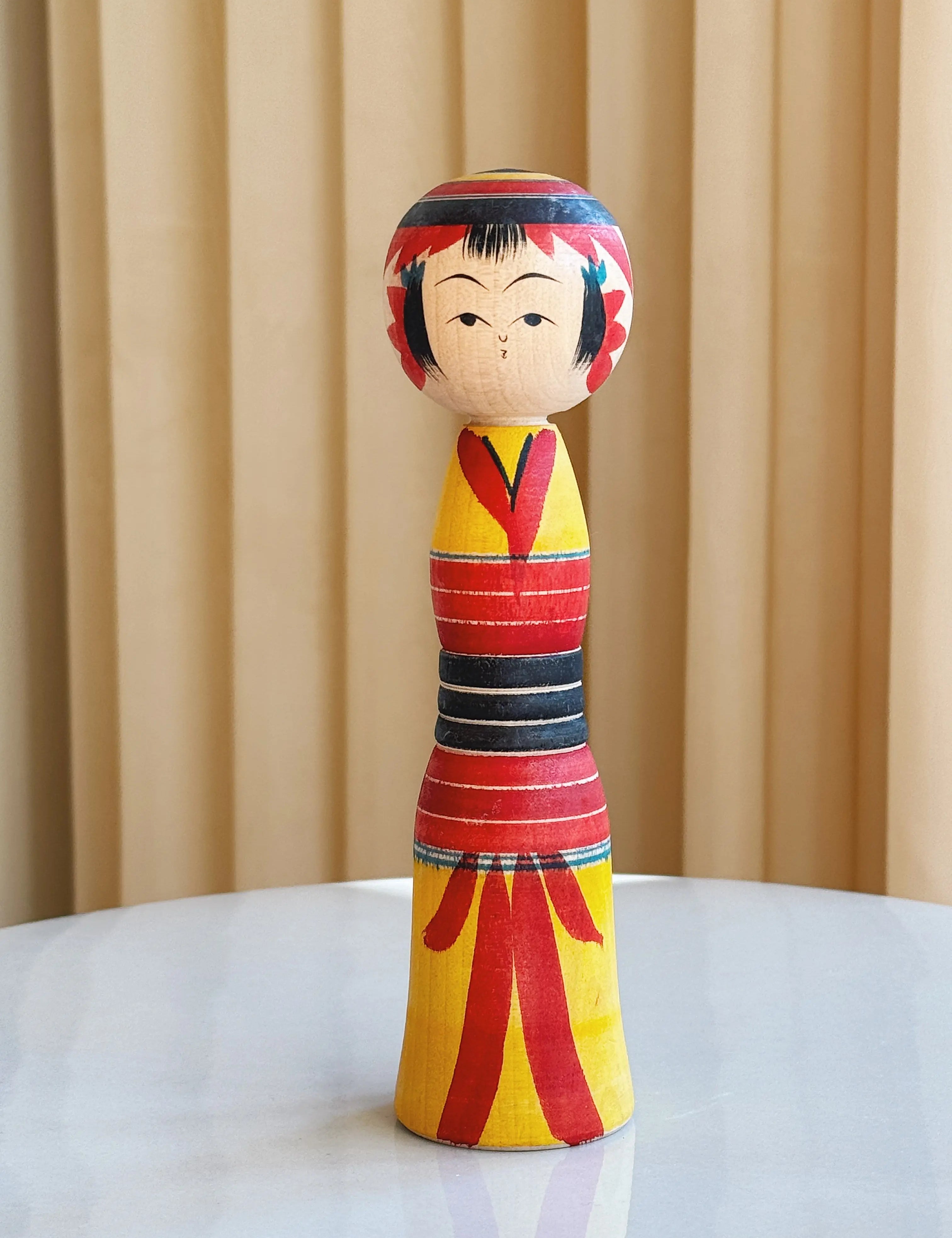 Vintage Kokeshi Dukke Nr. 236 fra Japan – Håndlavet | H 19 cm Studio Hafnia
