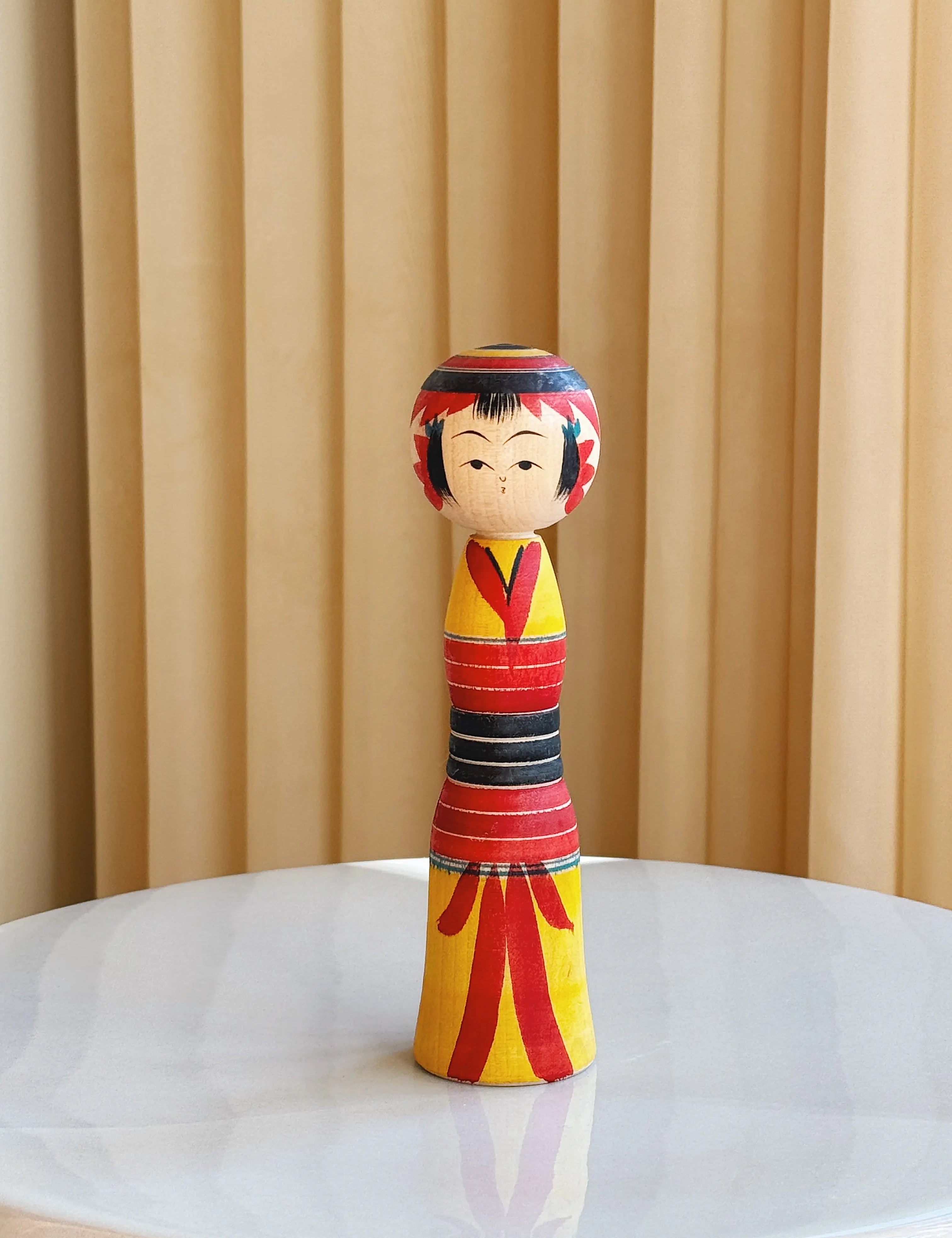 Vintage Kokeshi Dukke Nr. 236 fra Japan – Håndlavet | H 19 cm Studio Hafnia