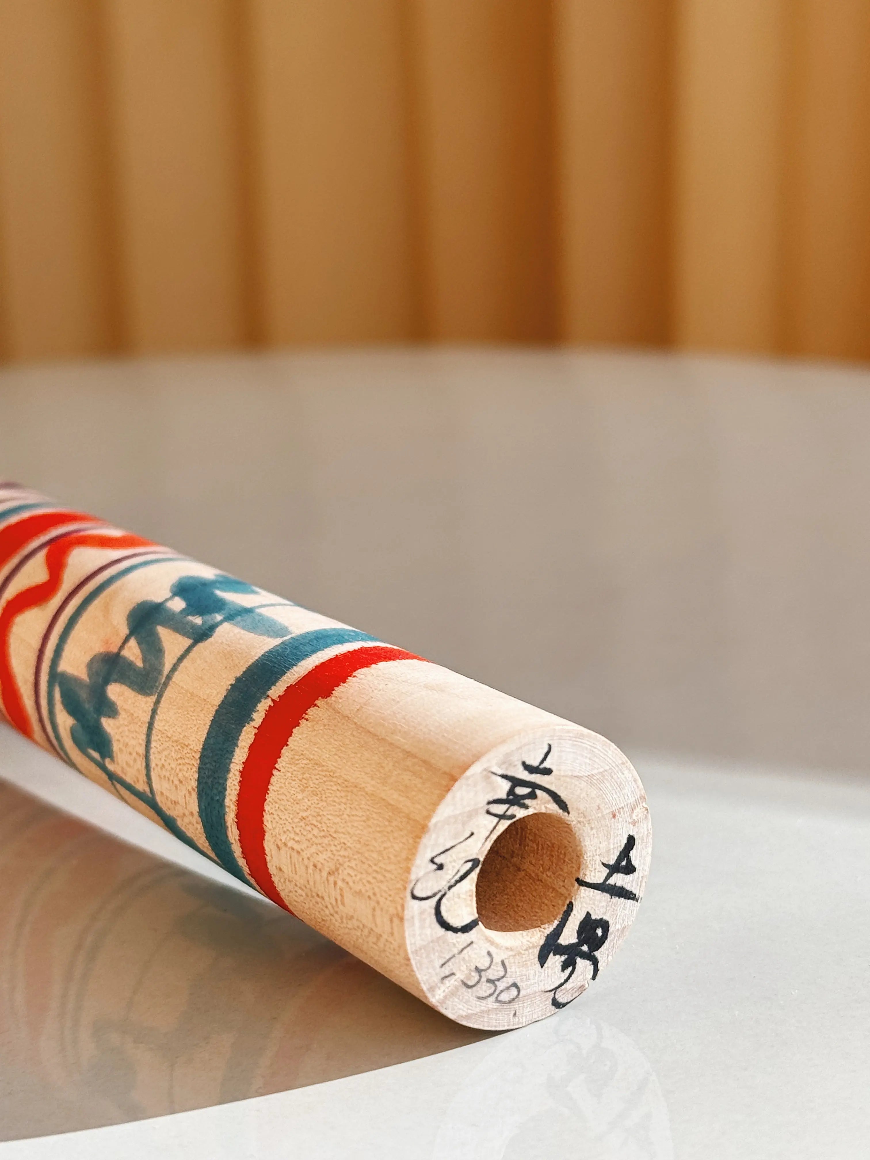 Vintage Kokeshi Dukke Nr. 239 fra Japan – Håndlavet | H 17 cm Studio Hafnia