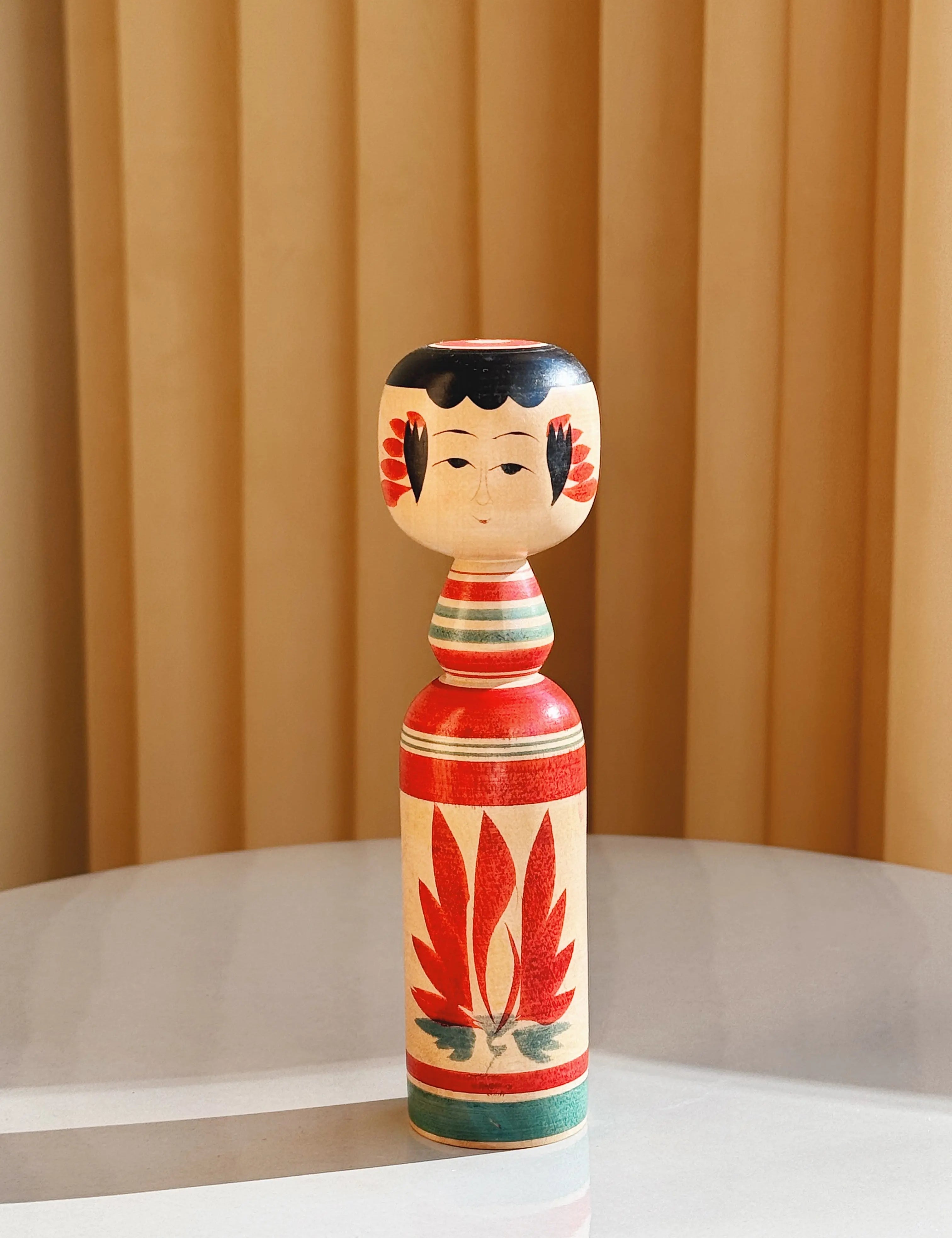 Vintage Kokeshi Dukke Nr. 240 fra Japan – Håndlavet | H 15,5 cm Studio Hafnia