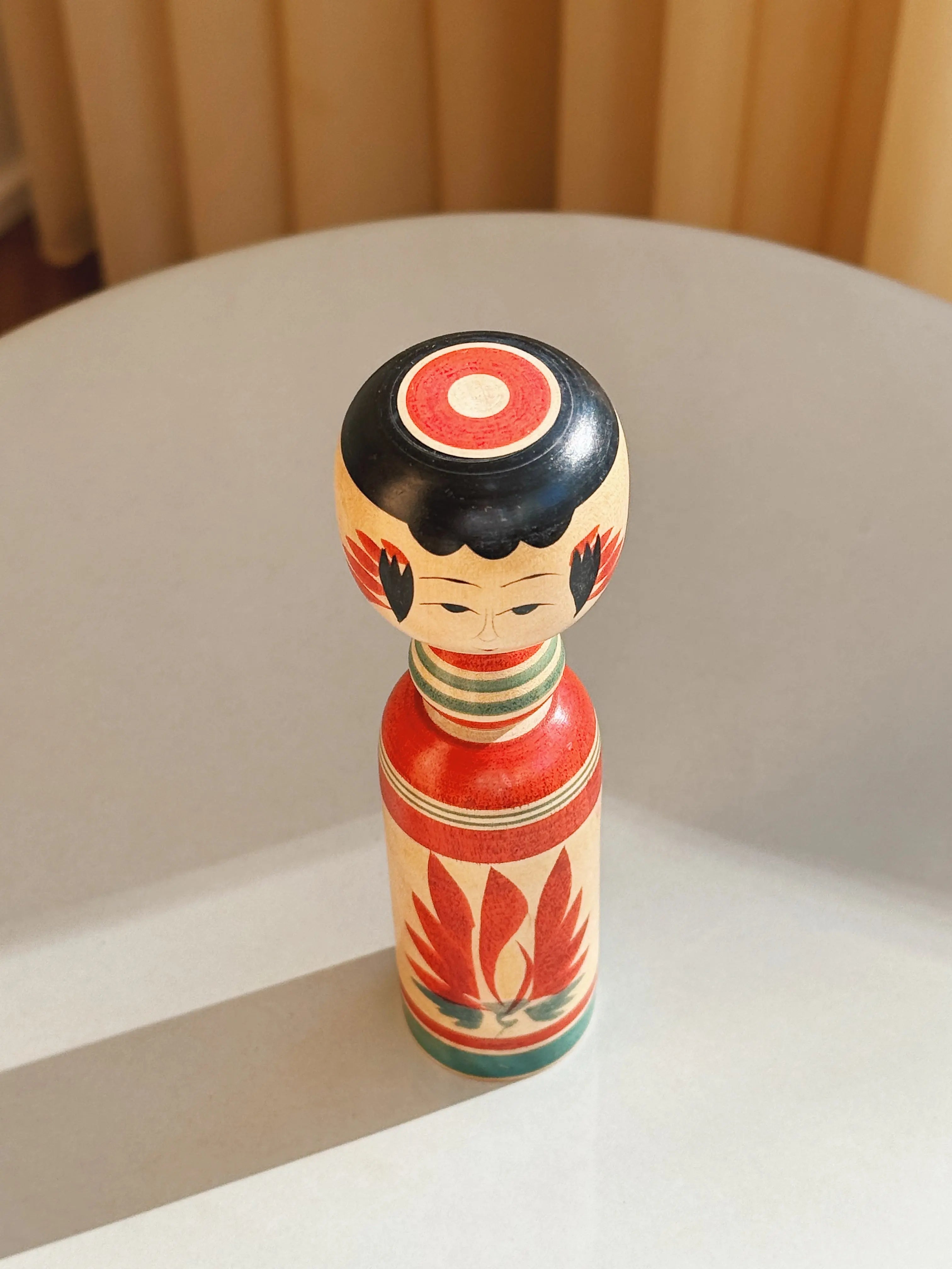 Vintage Kokeshi Dukke Nr. 240 fra Japan – Håndlavet | H 15,5 cm Studio Hafnia