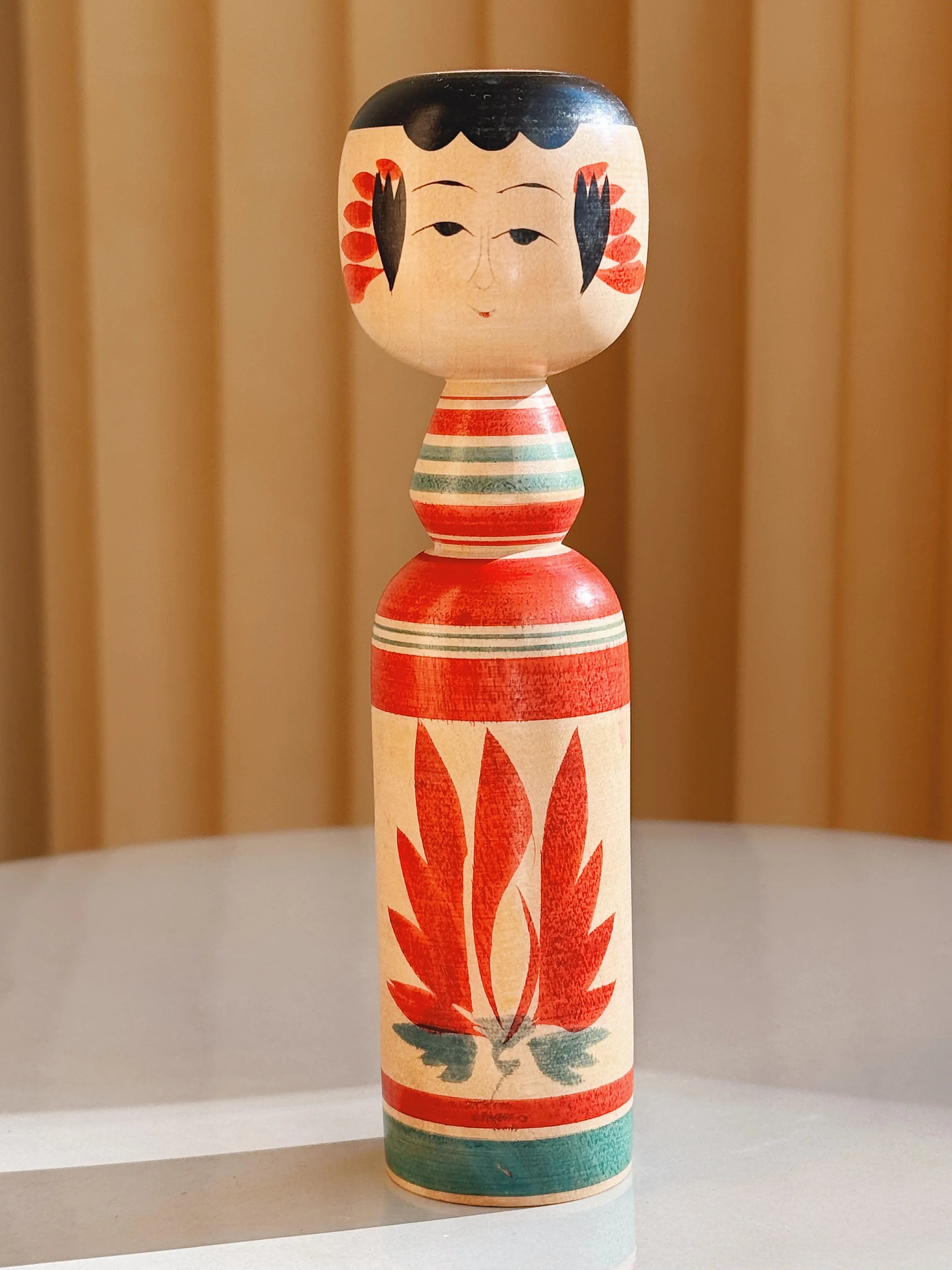 Vintage Kokeshi Dukke Nr. 240 fra Japan – Håndlavet | H 15,5 cm Studio Hafnia