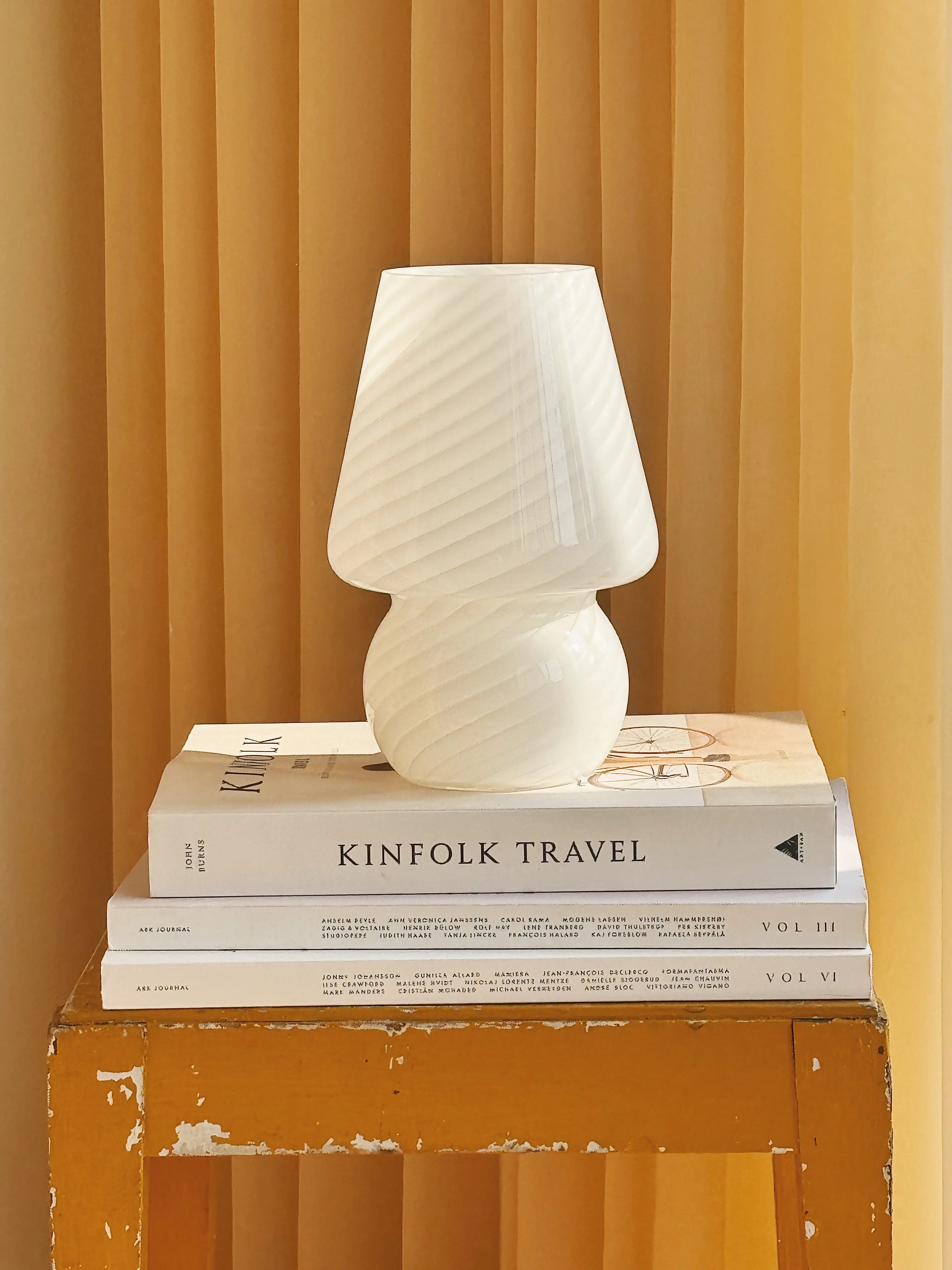 Vintage Murano Baby Mushroom Bordlampe H22 cm – Hvidt Swirl Glas Studio Hafnia