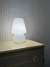 Vintage Murano Baby Mushroom Bordlampe H22 cm – Hvidt Swirl Glas Studio Hafnia