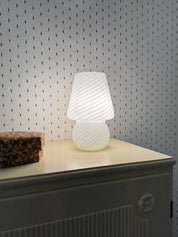 Vintage Murano Baby Mushroom Bordlampe H22 cm – Hvidt Swirl Glas Studio Hafnia